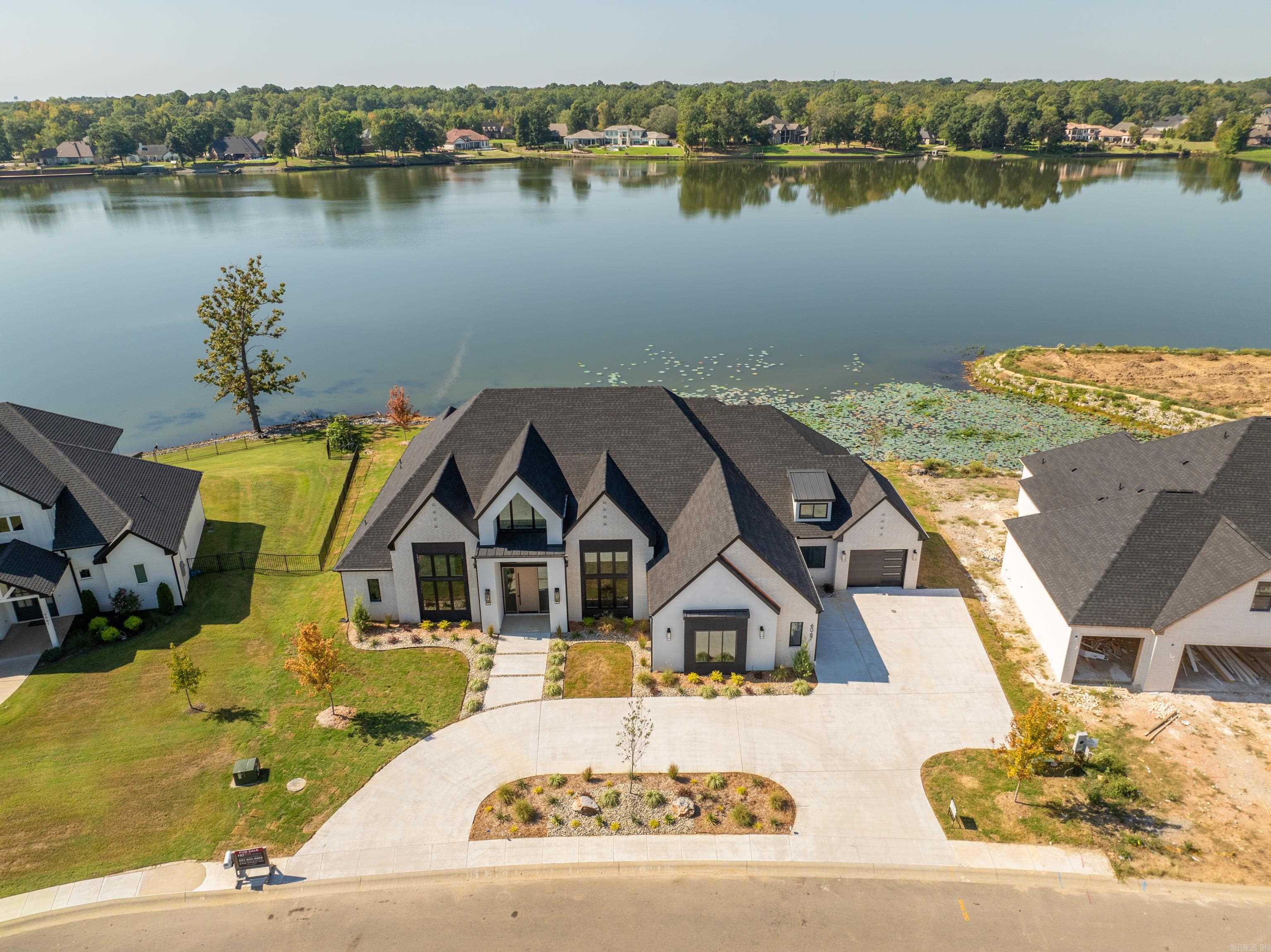 6067 Majestic Waters Drive Property Photo 2