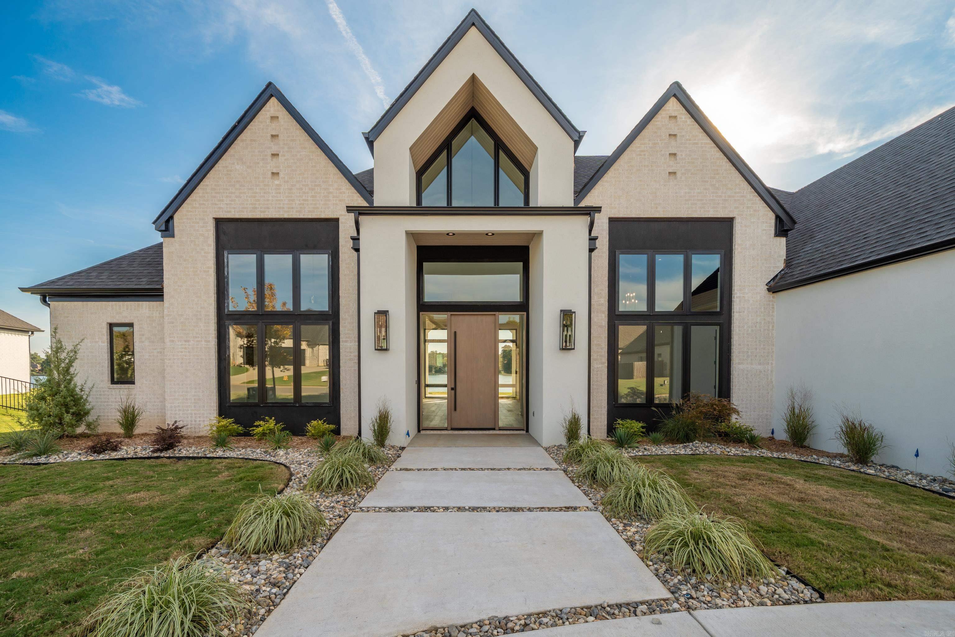 6067 Majestic Waters Drive Property Photo 3