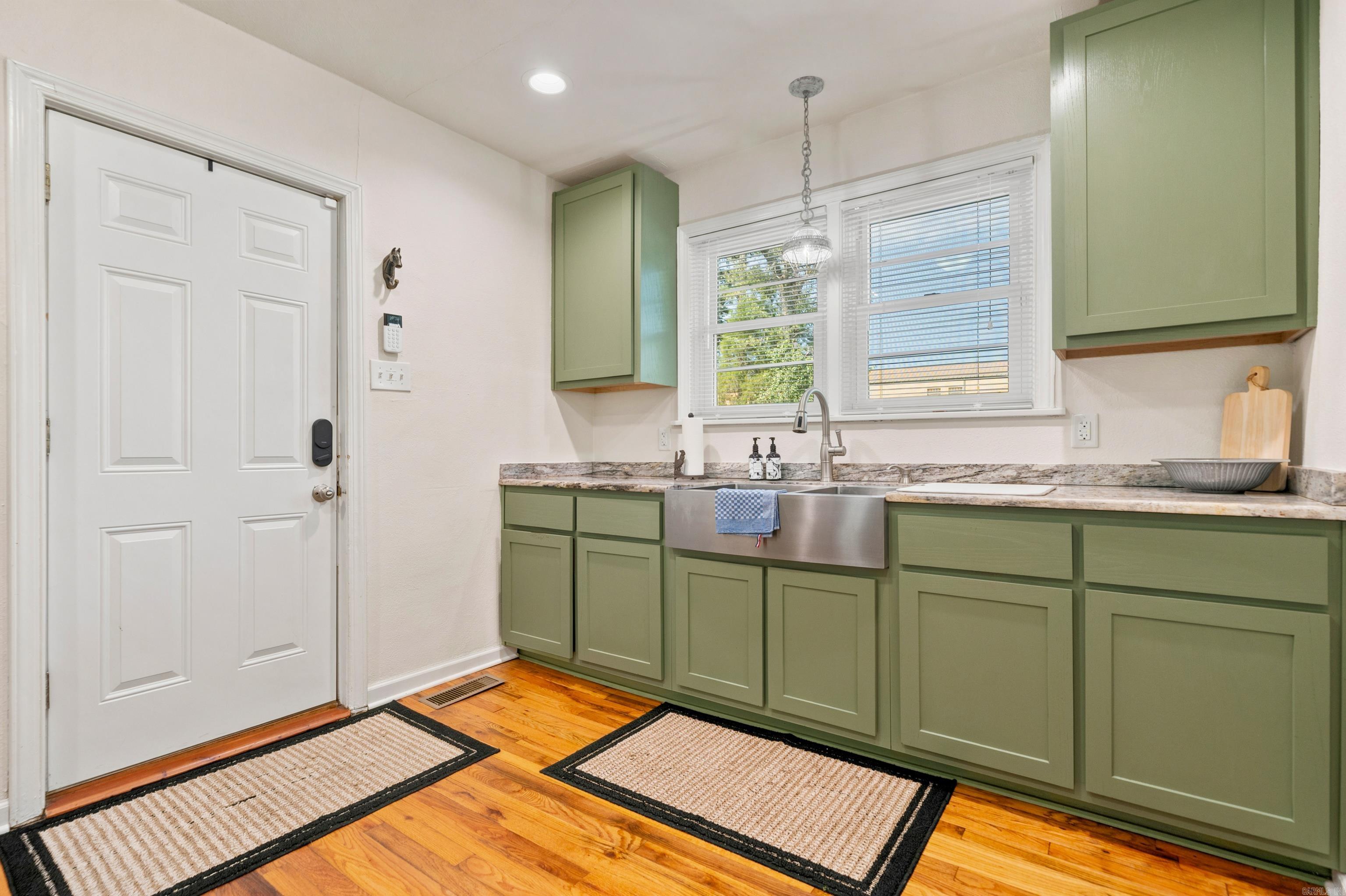 104 E St. Louis Street Property Photo 13