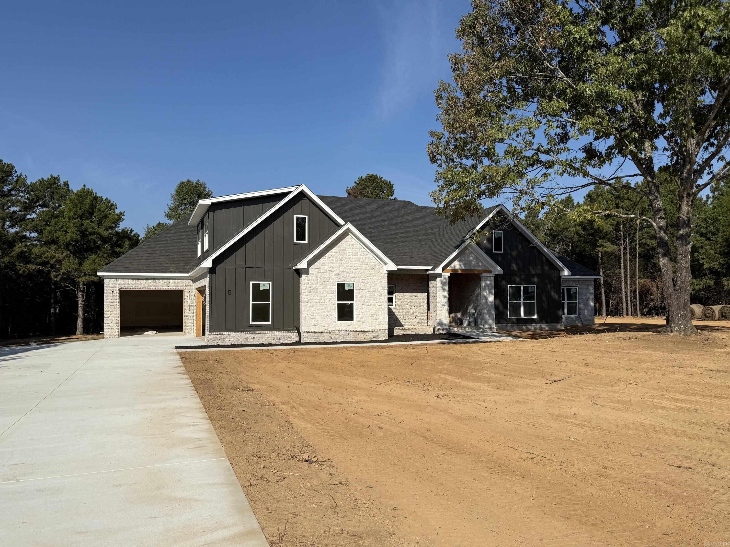 5 Silver Fox Cove Property Photo 2