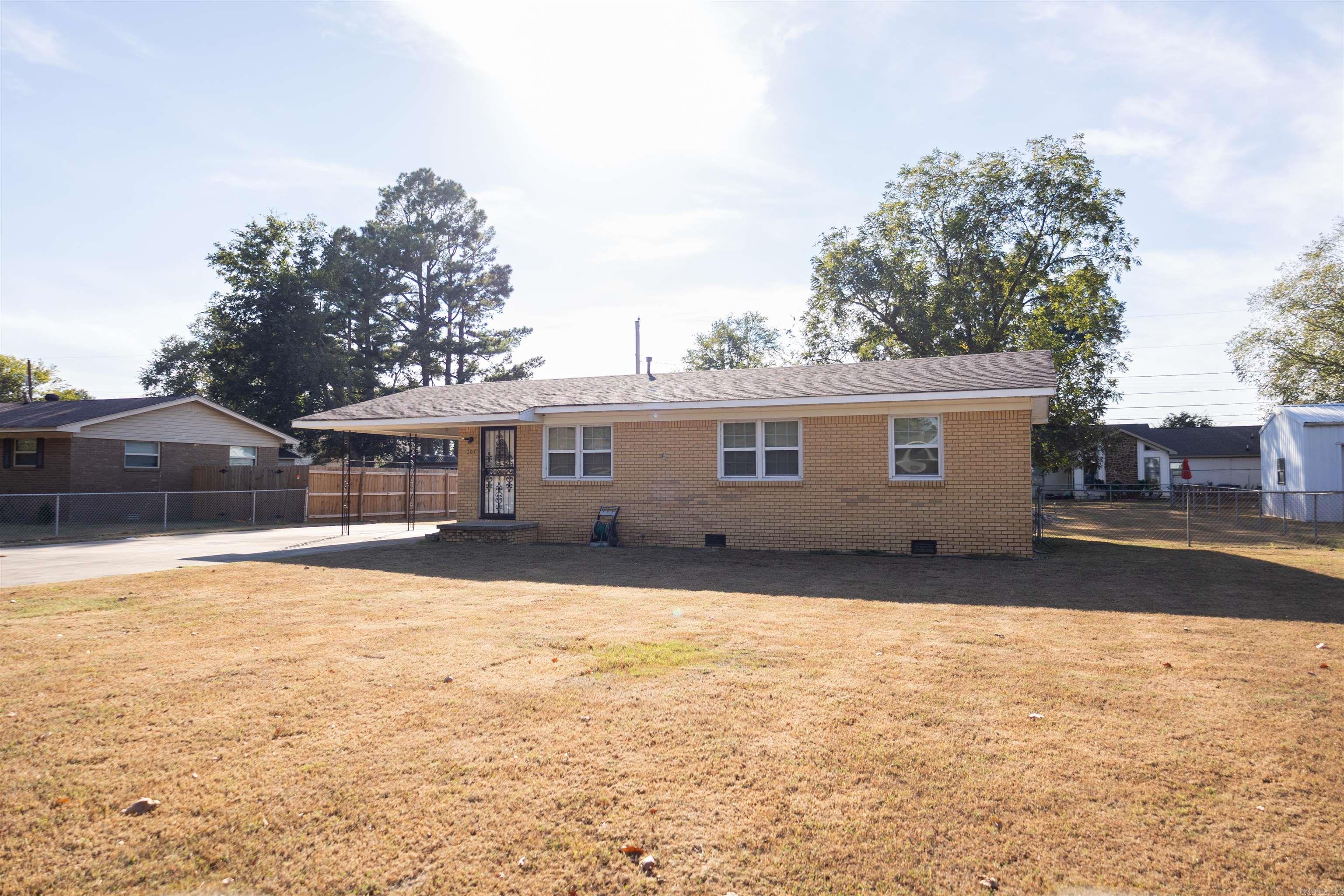 707 Faye Property Photo 1
