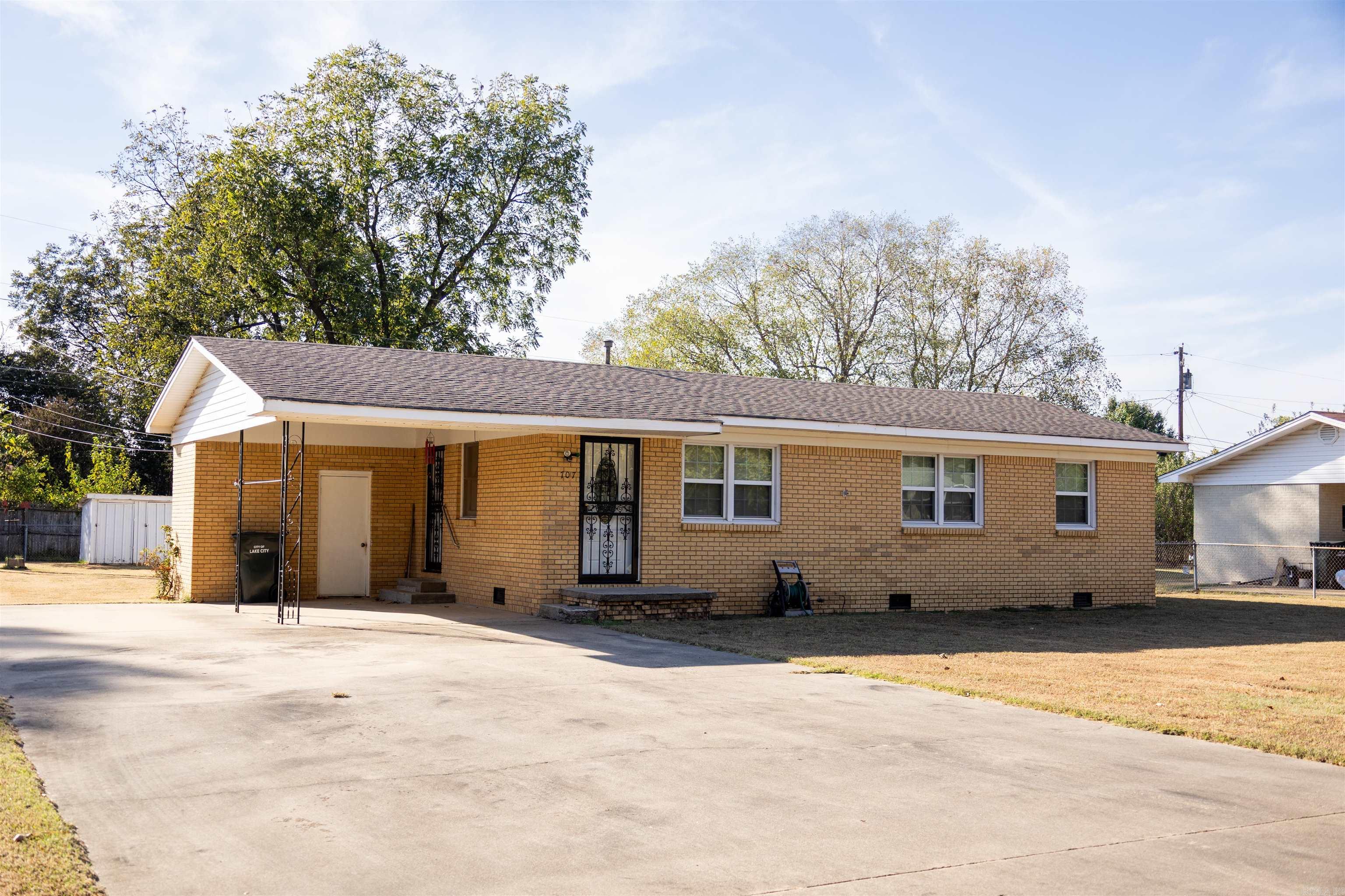 707 Faye Property Photo 3