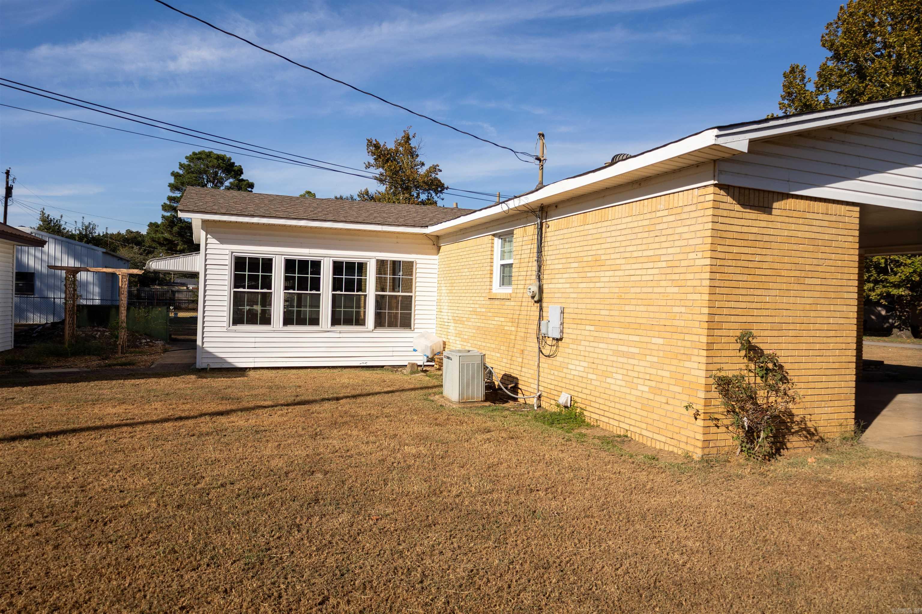 707 Faye Property Photo 4