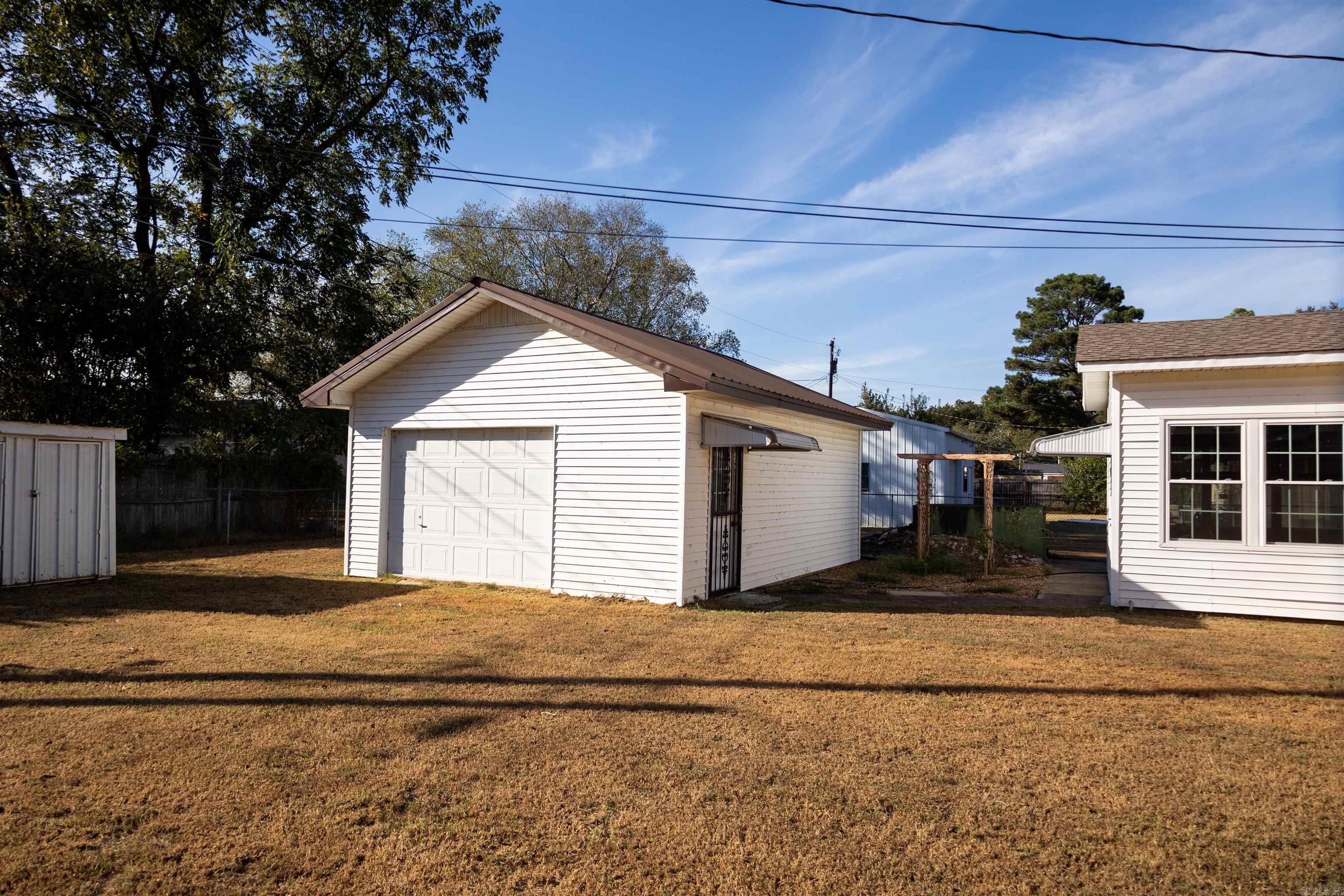 707 Faye Property Photo 5