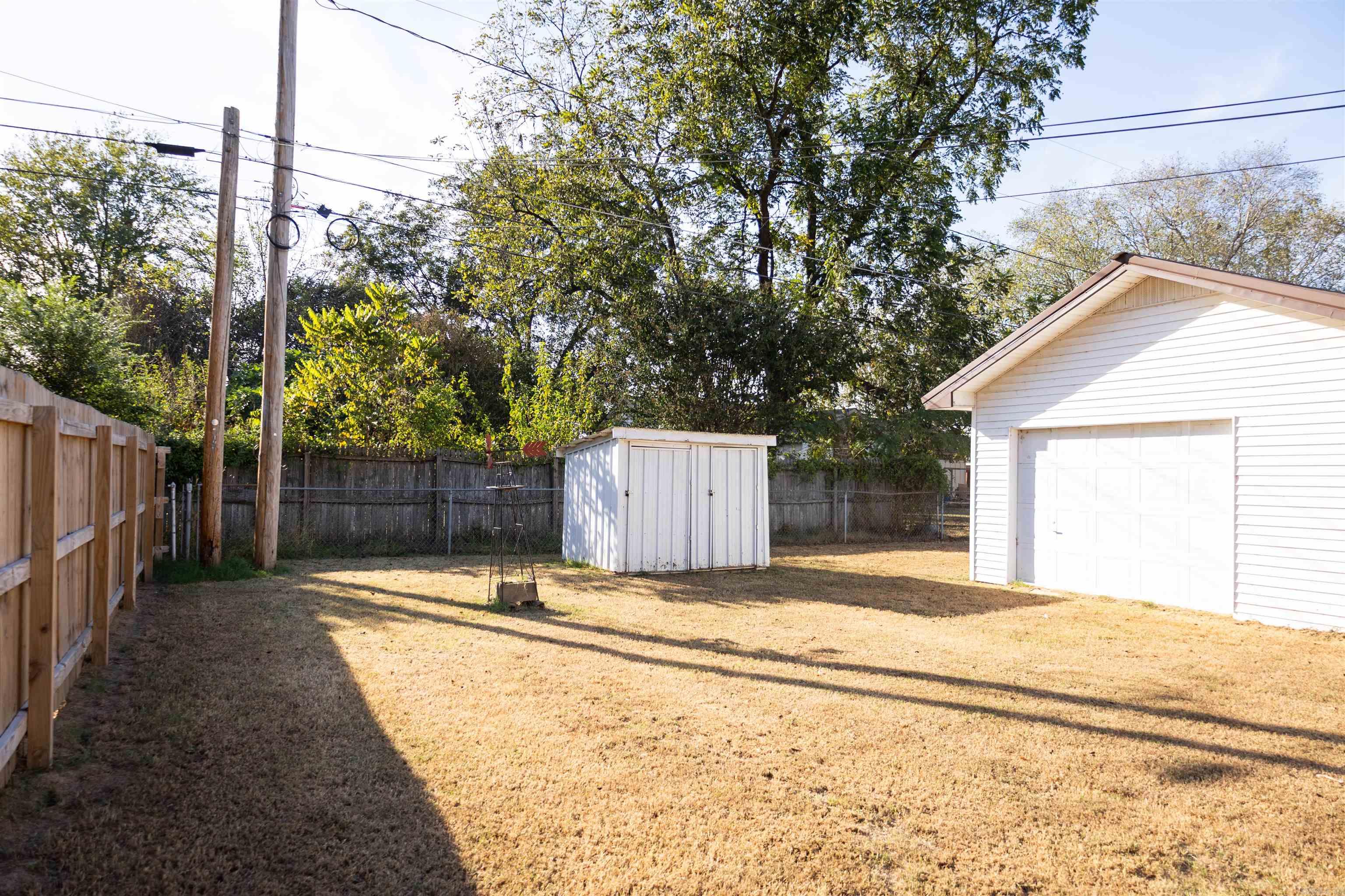 707 Faye Property Photo 6
