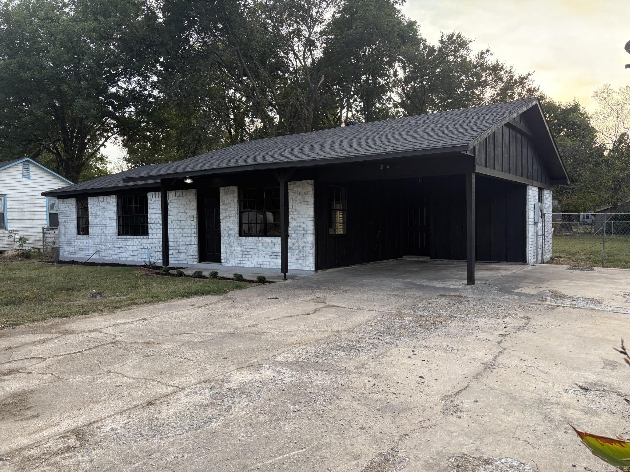 606 S Vine Street Property Photo 1