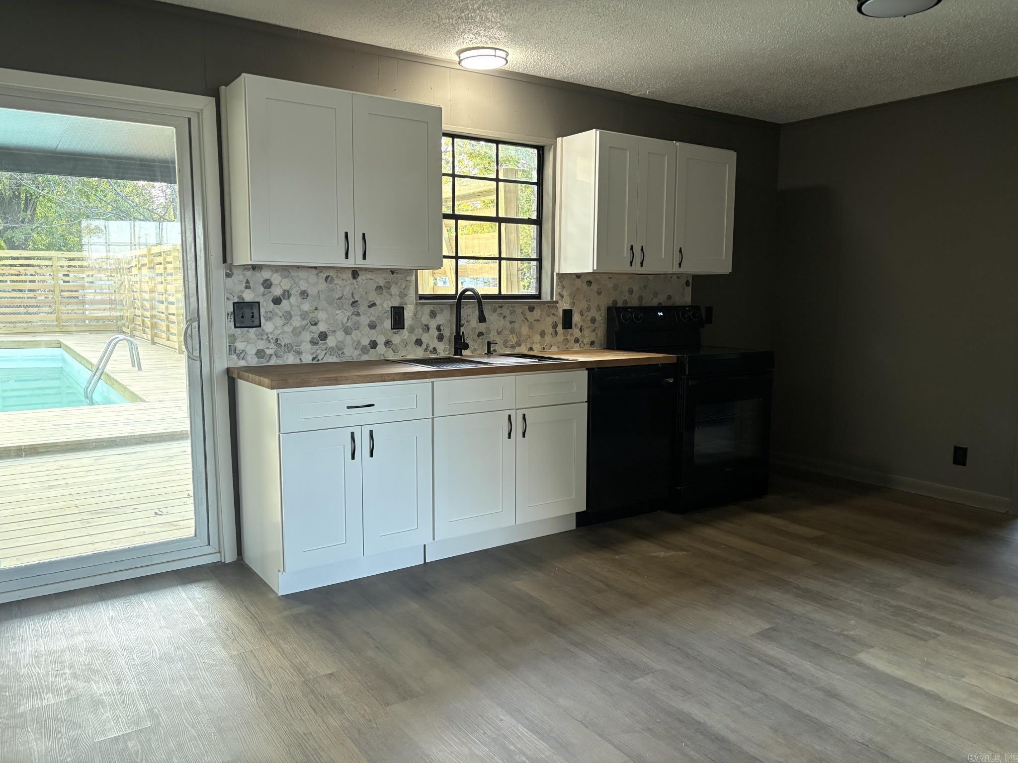 606 S Vine Street Property Photo 3