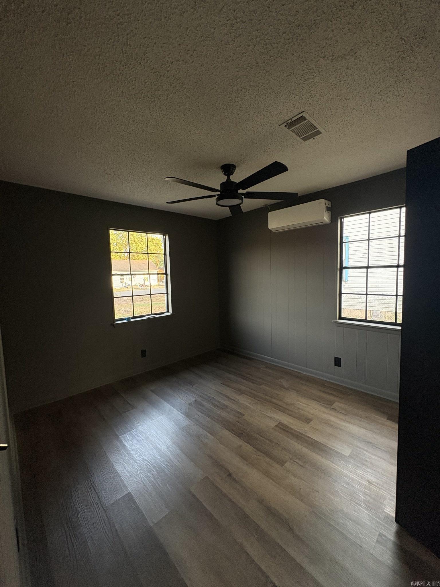 606 S Vine Street Property Photo 5