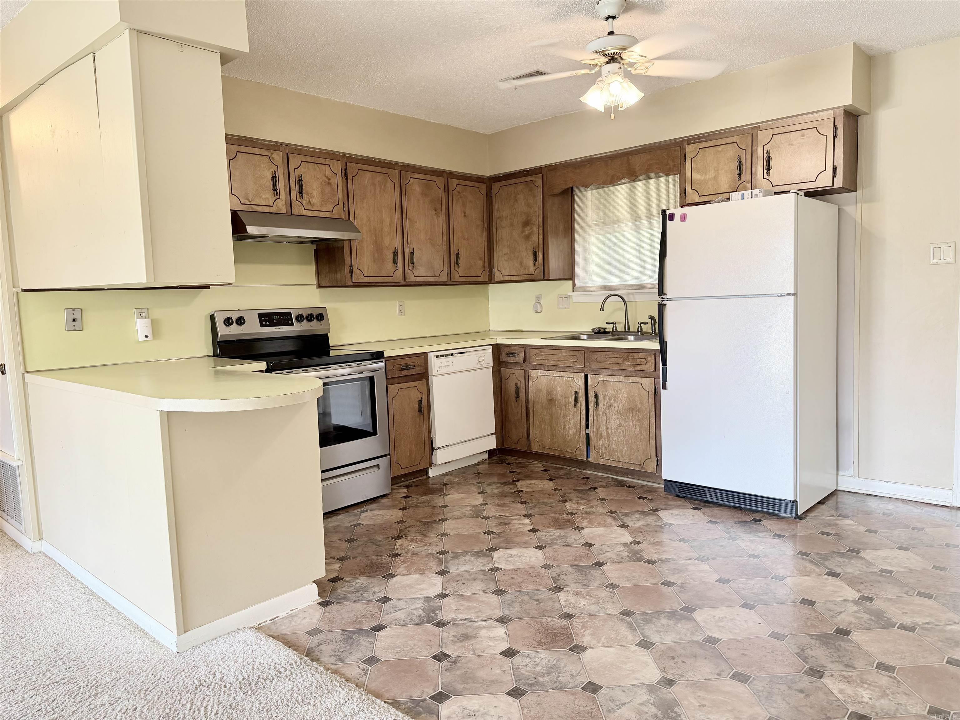 102 Fairway Drive Property Photo 3