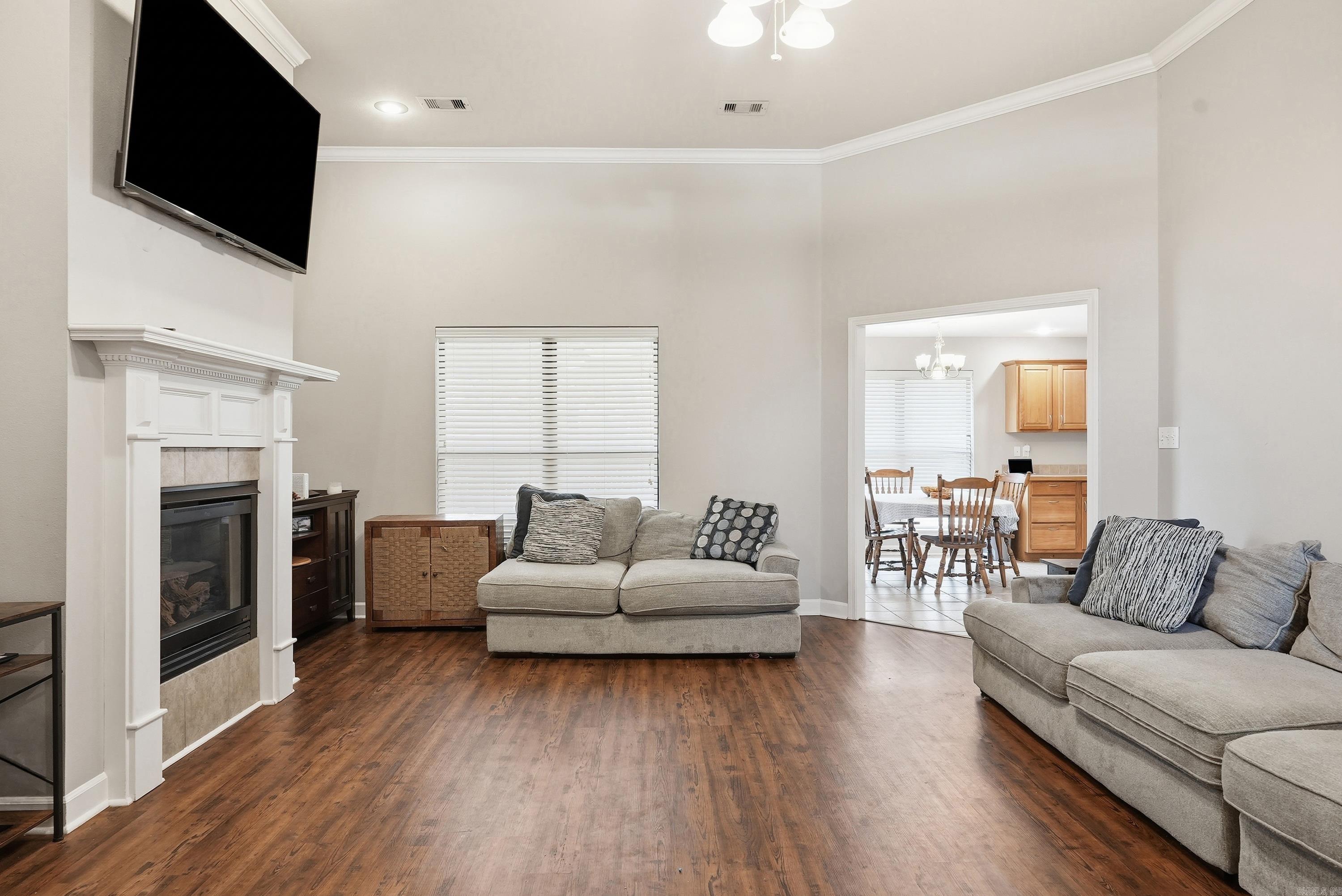 2505 Gladiola Property Photo 2