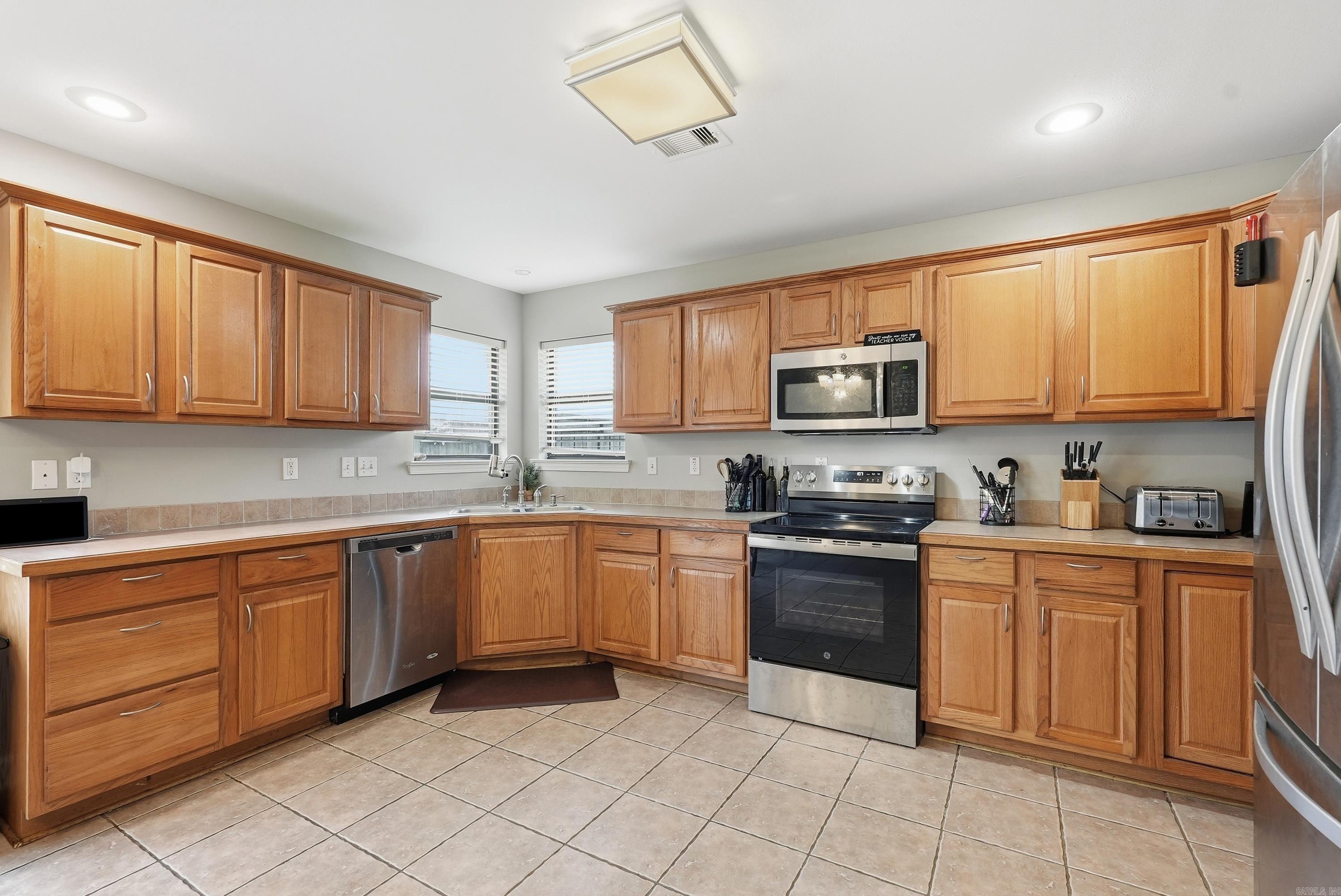 2505 Gladiola Property Photo 3