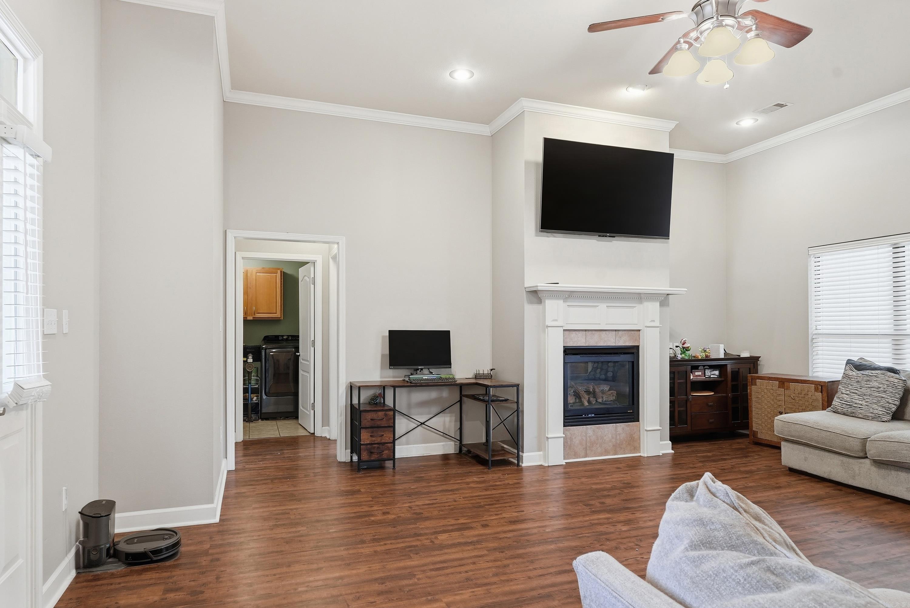 2505 Gladiola Property Photo 4