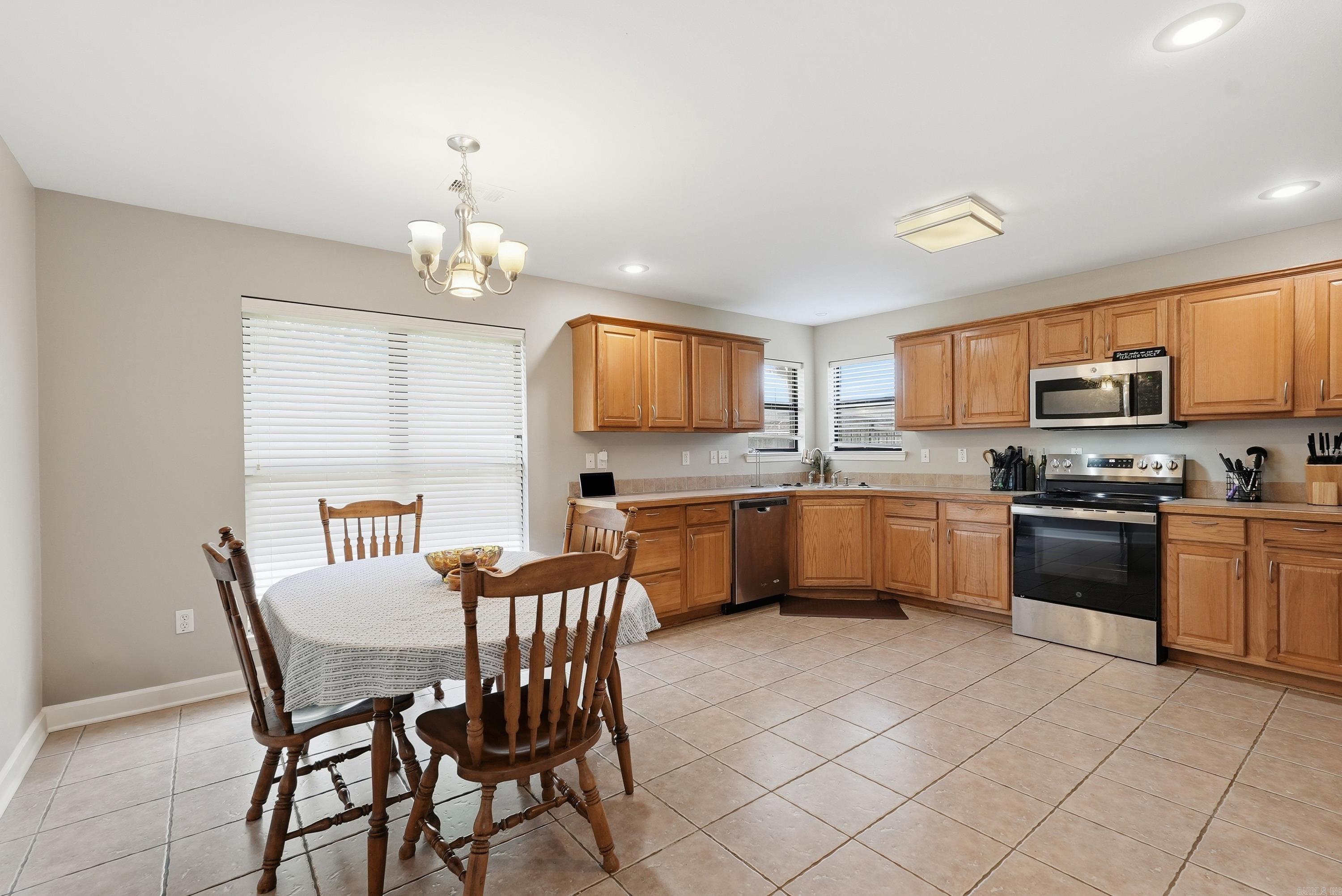 2505 Gladiola Property Photo 9