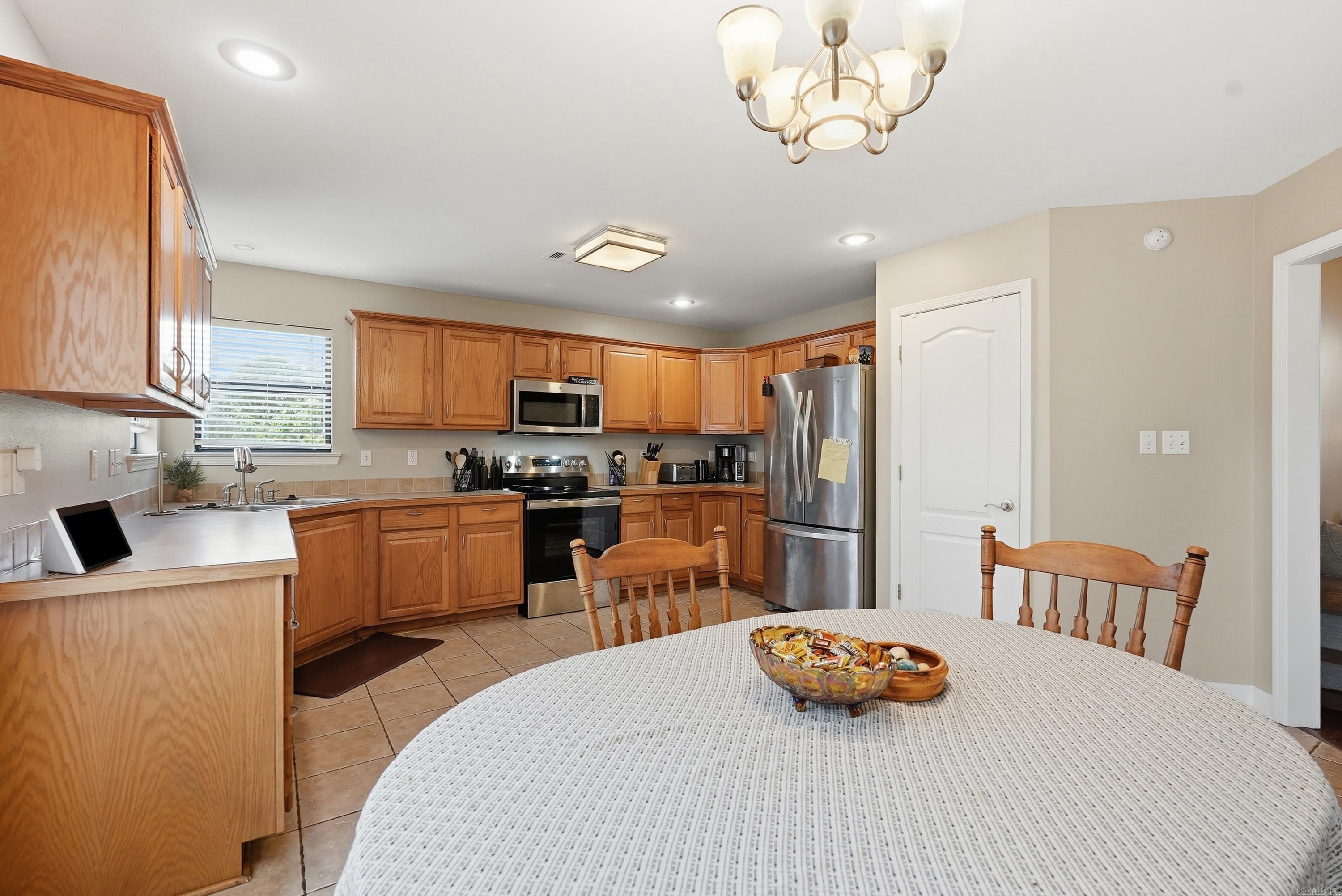 2505 Gladiola Property Photo 11
