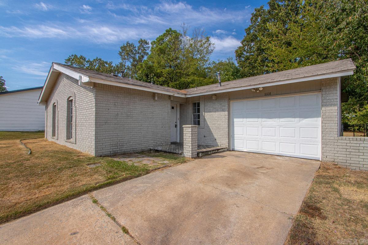 1808 Joyce Ct Property Photo 5