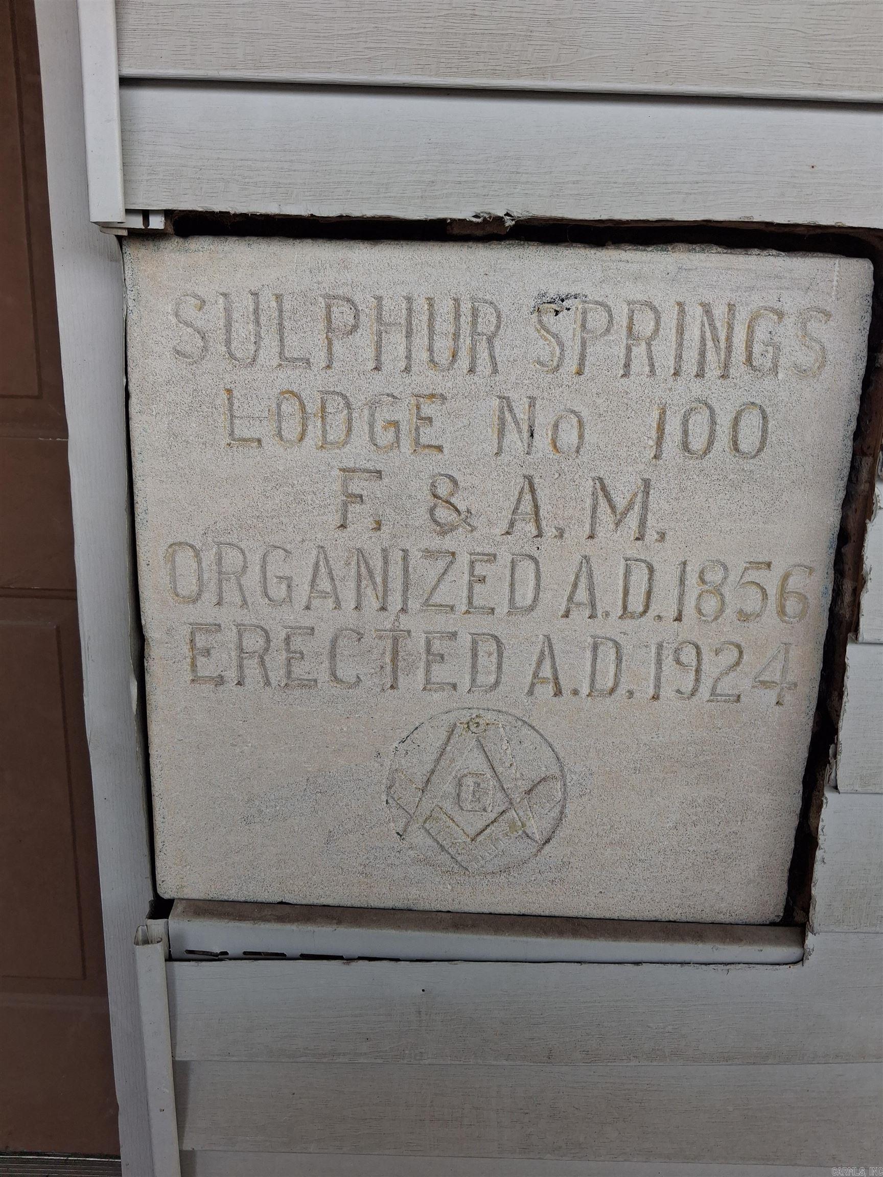 105 E Thompson Street Property Photo 3