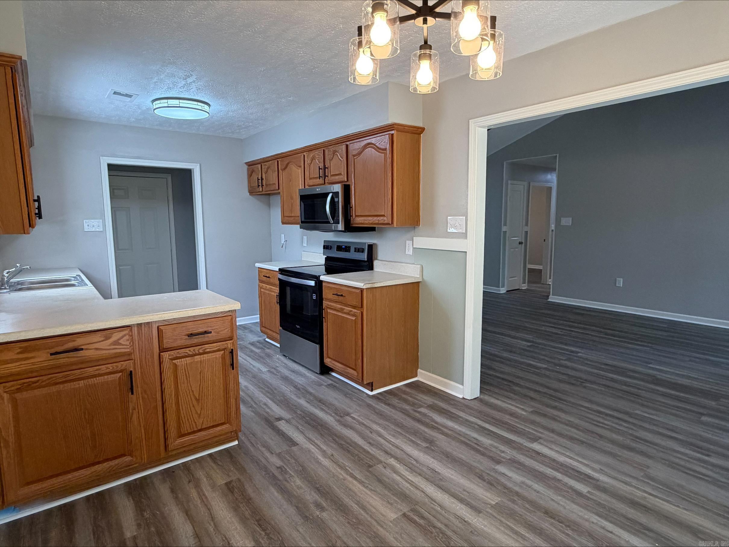 2104 West Street Property Photo 4
