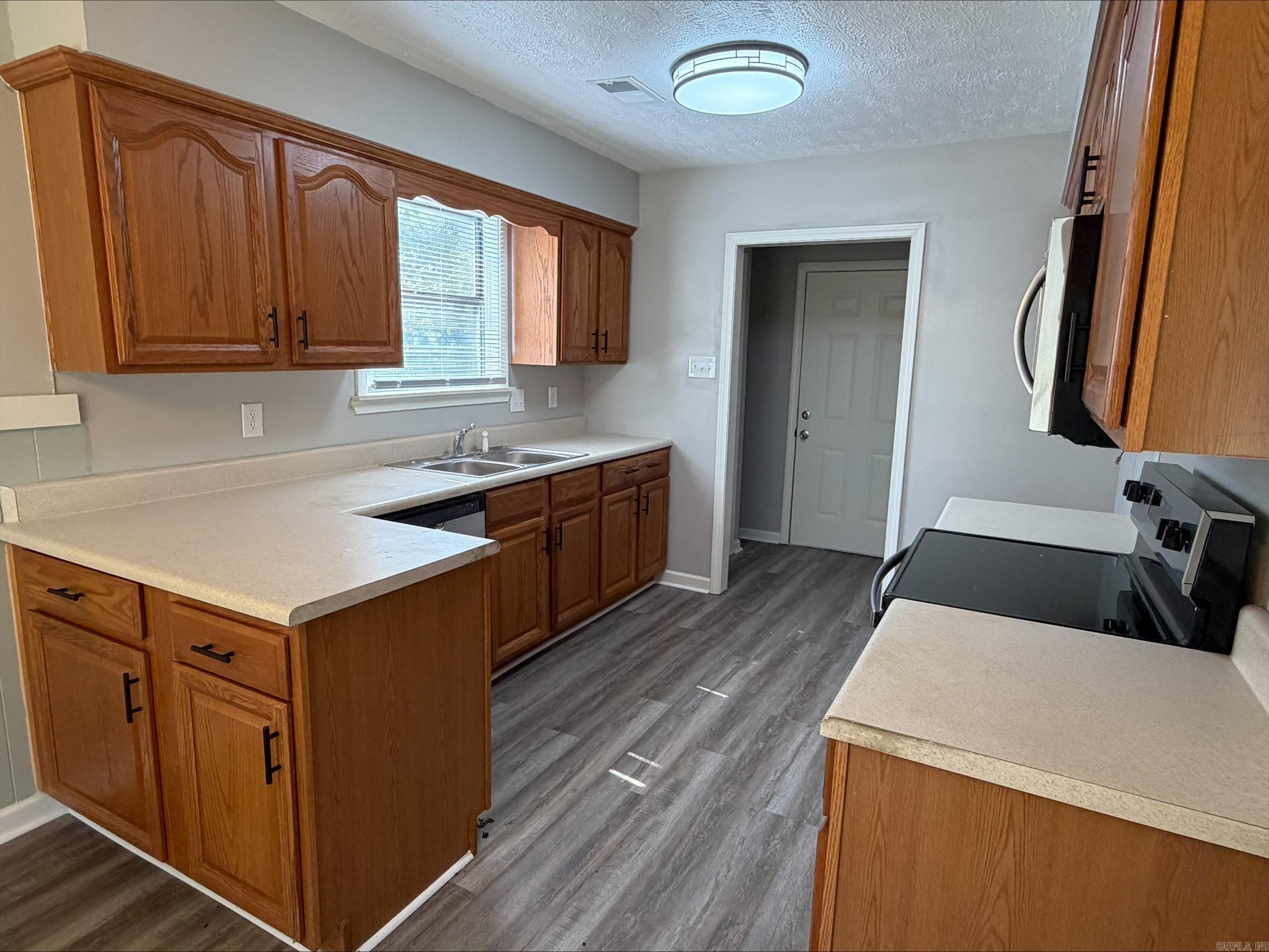 2104 West Street Property Photo 5