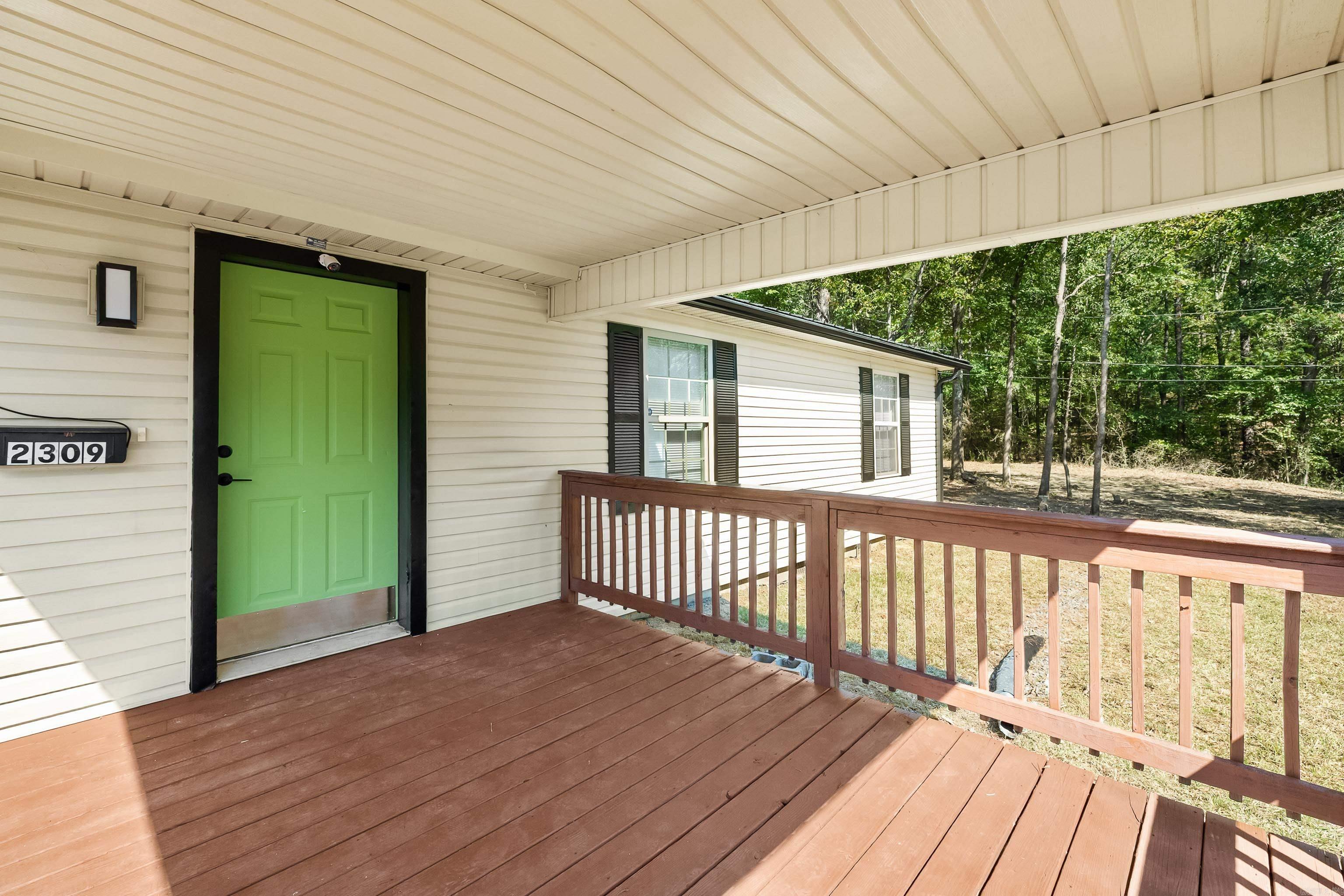 2309 Dorchester Drive Property Photo 3