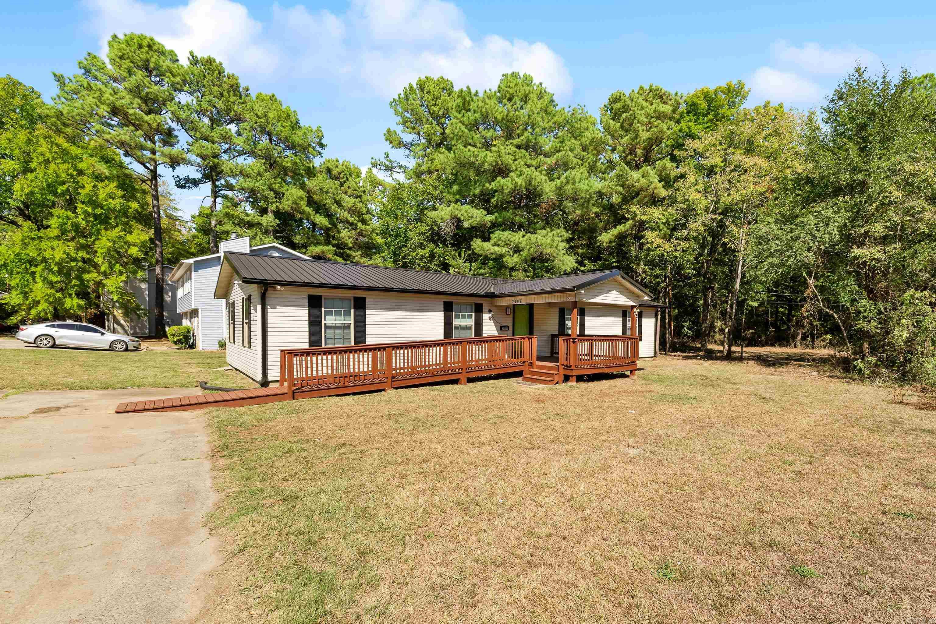 2309 Dorchester Drive Property Photo 4