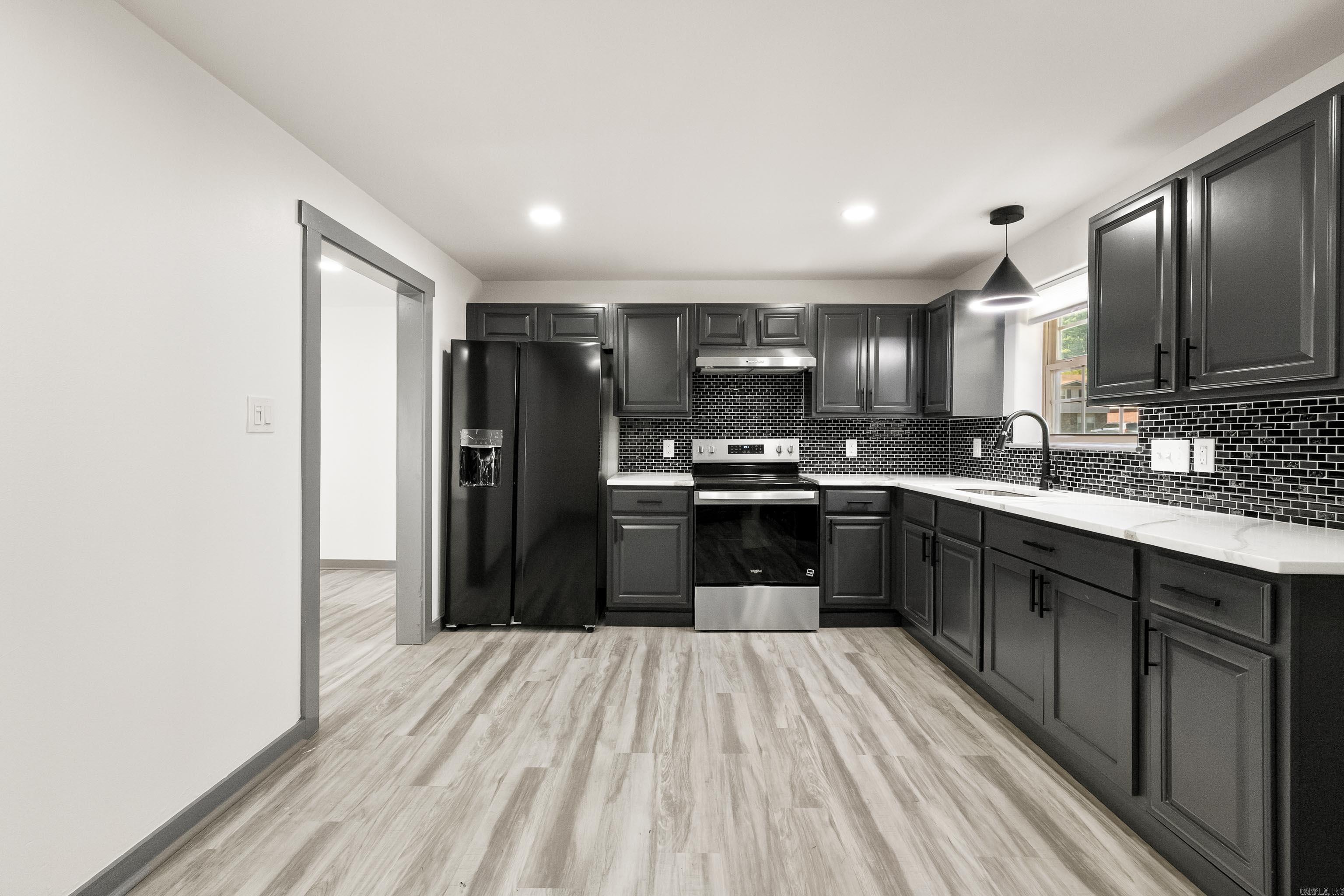 2309 Dorchester Drive Property Photo 11