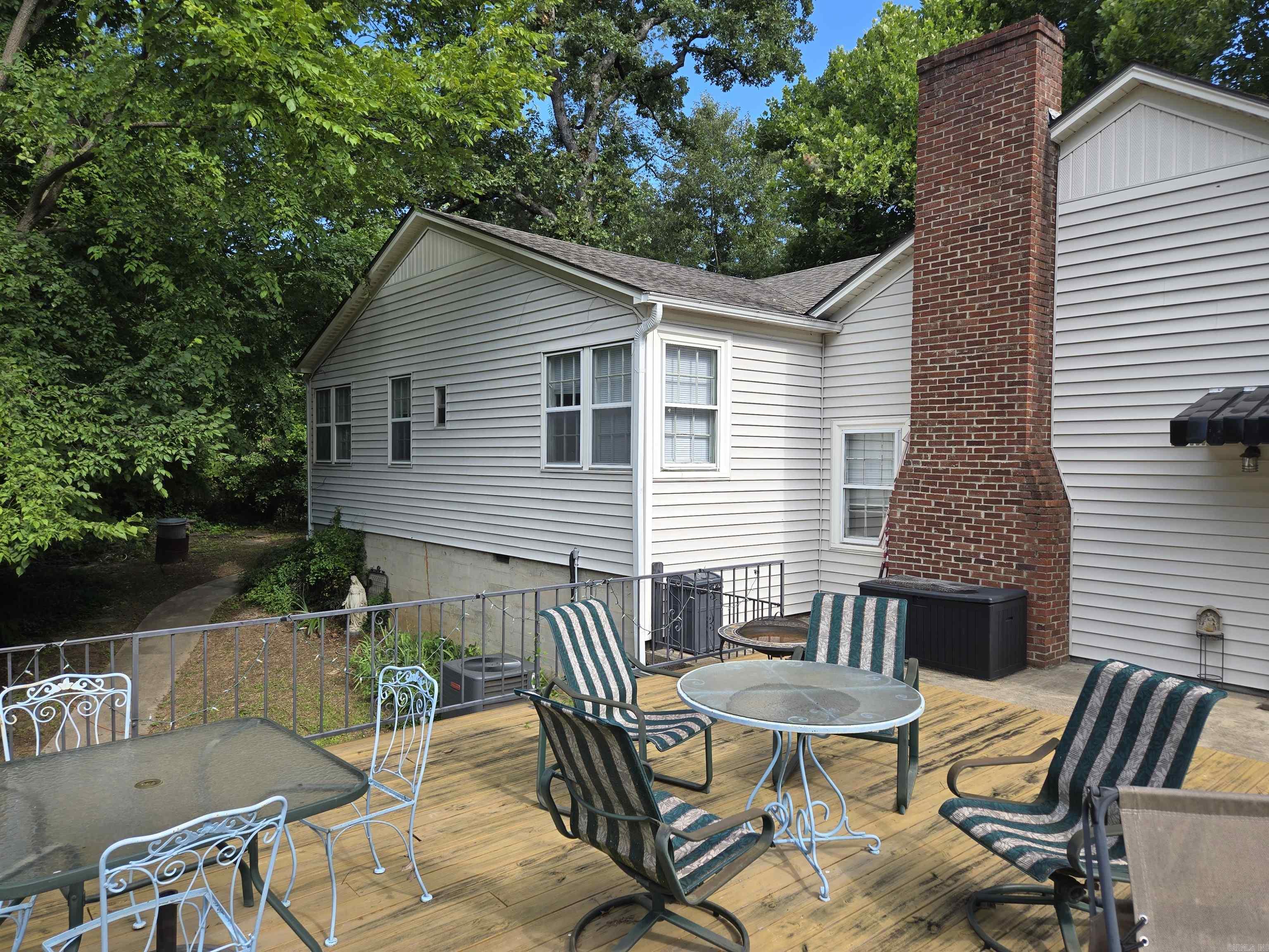 300 N Sixth Street Property Photo 6