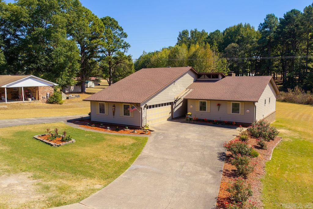 205 Clubhouse Dr. Property Photo 1