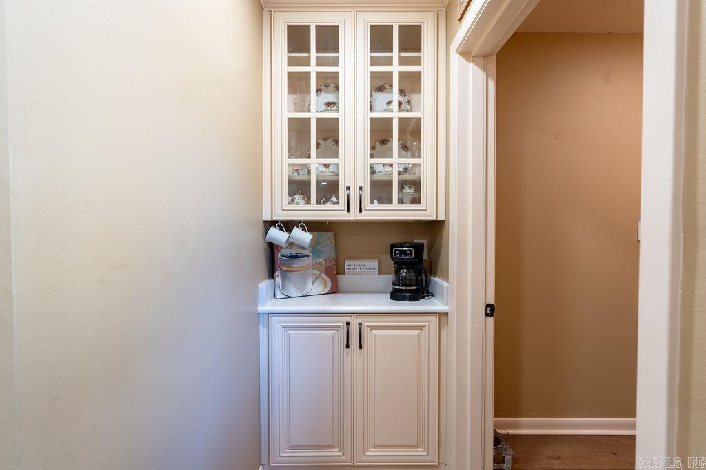205 Clubhouse Dr. Property Photo 6