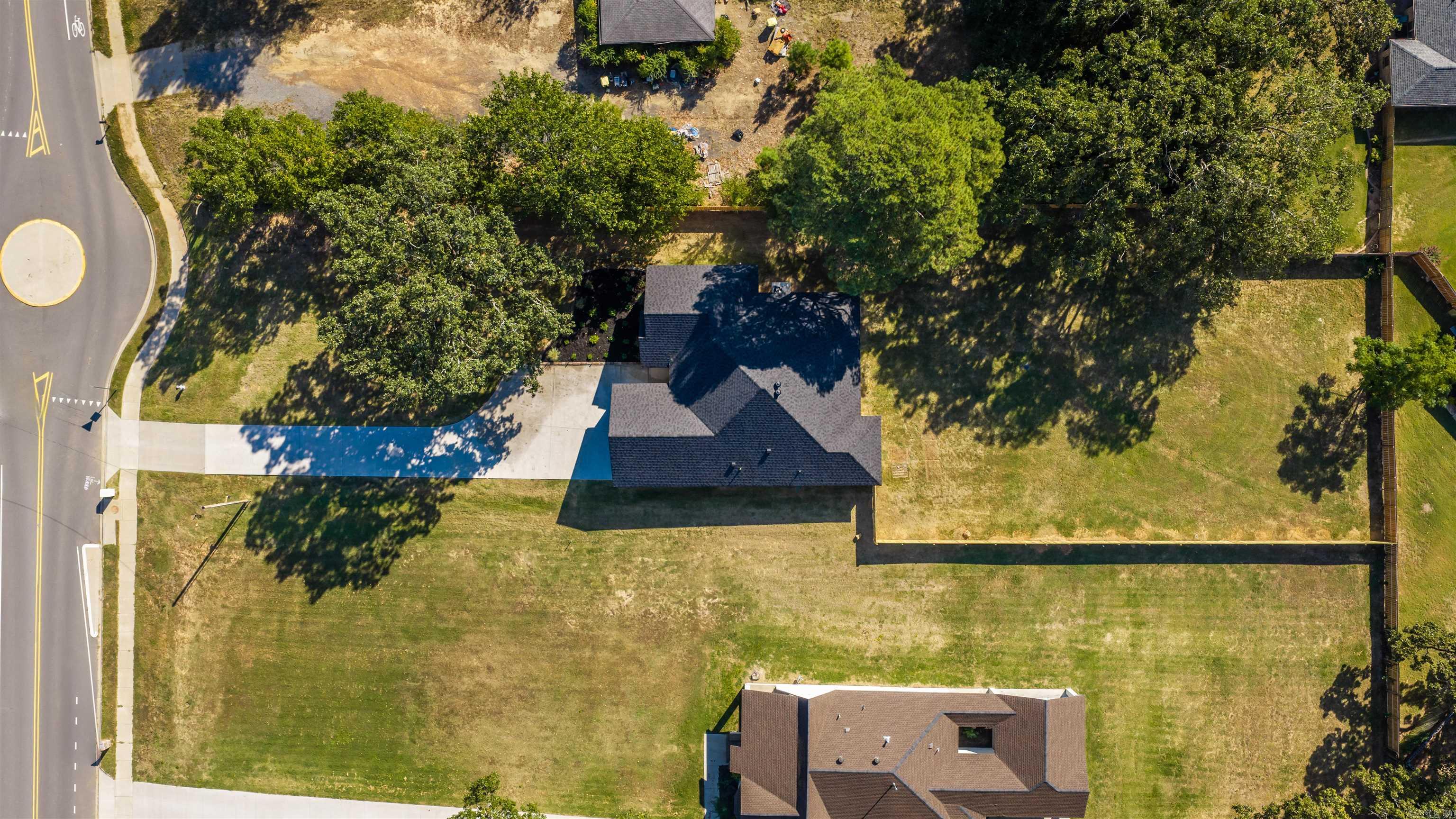 1304 E Maryland Avenue Property Photo 8