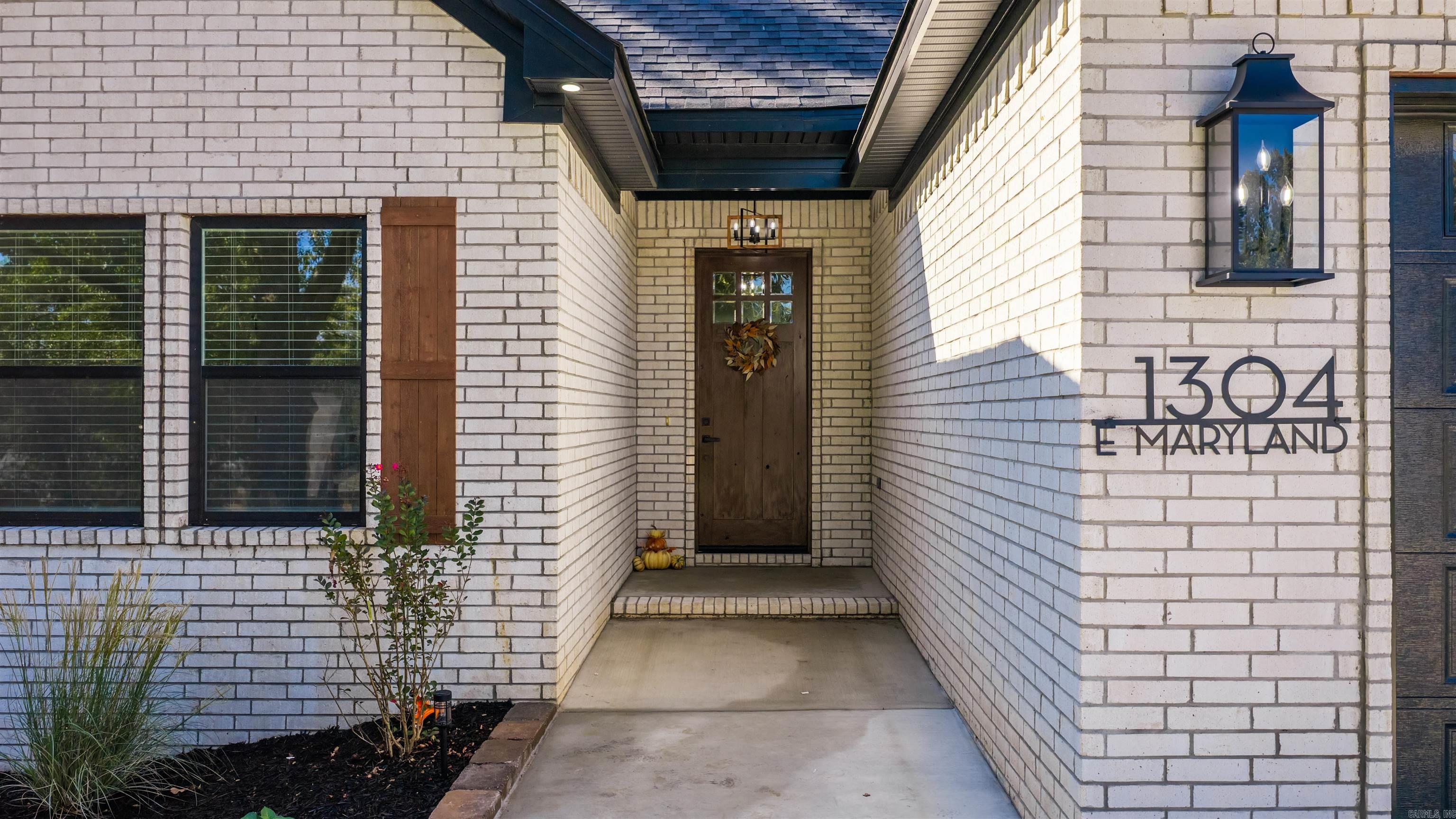 1304 E Maryland Avenue Property Photo 11