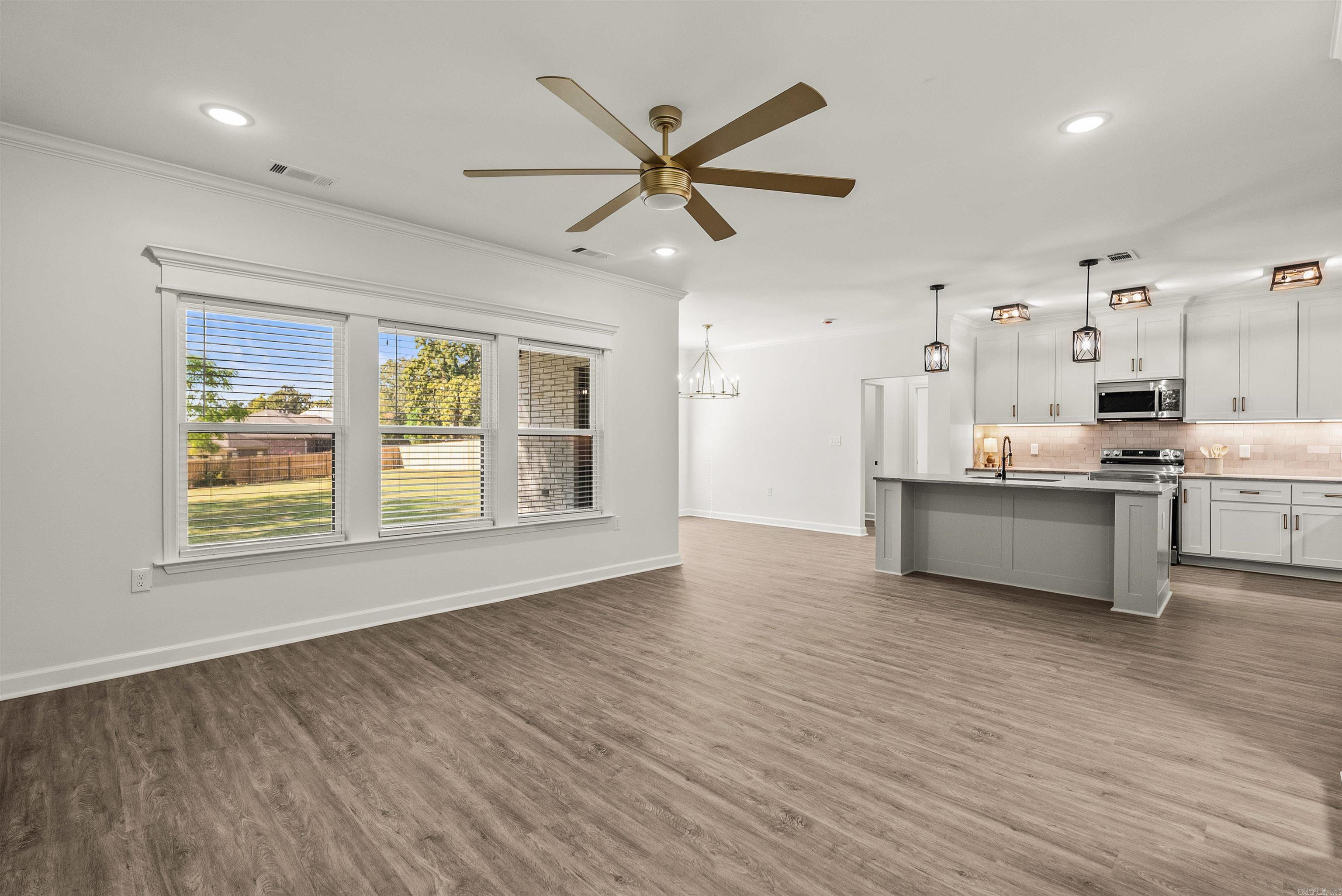 1304 E Maryland Avenue Property Photo 19