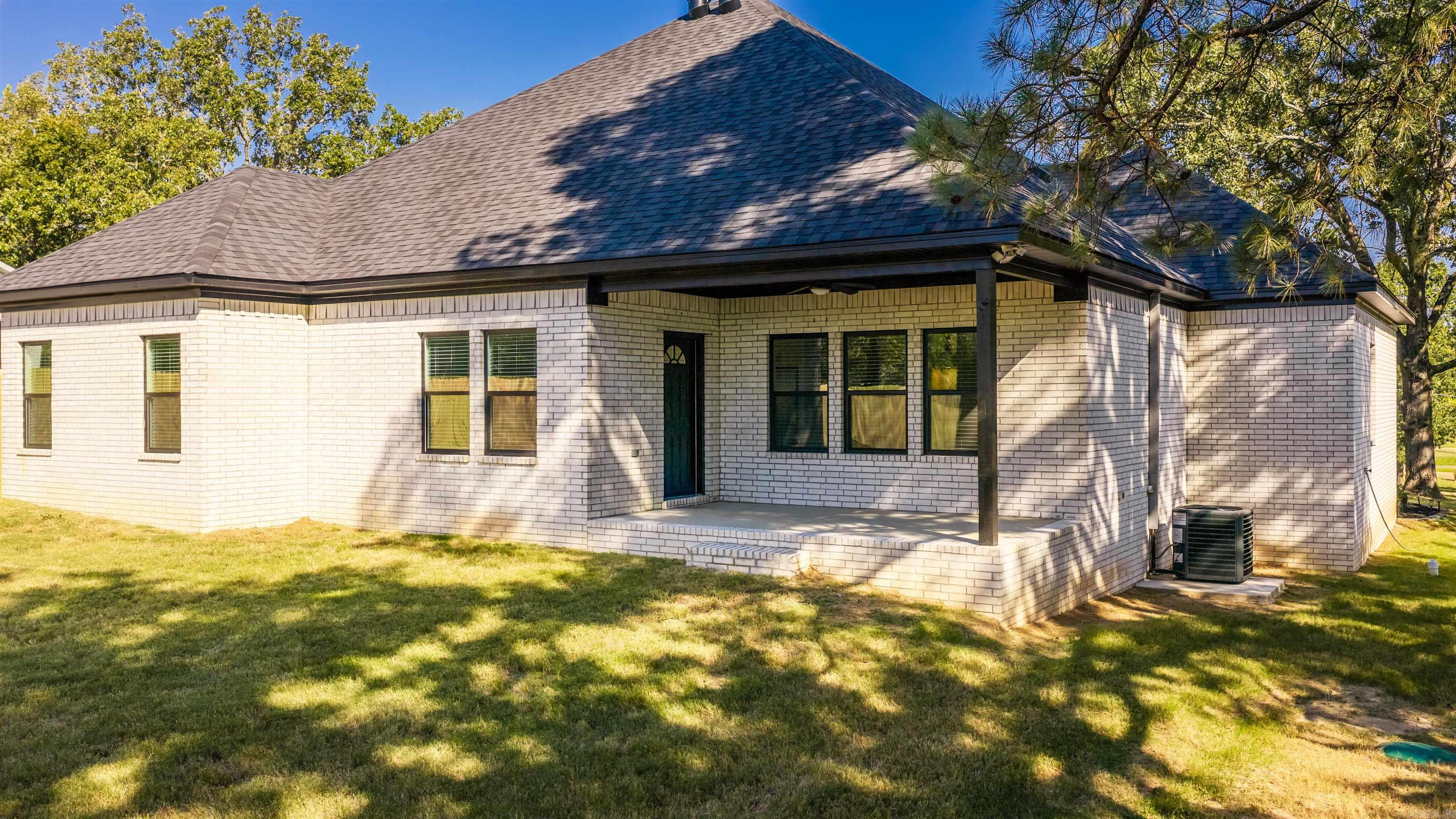 1304 E Maryland Avenue Property Photo 48