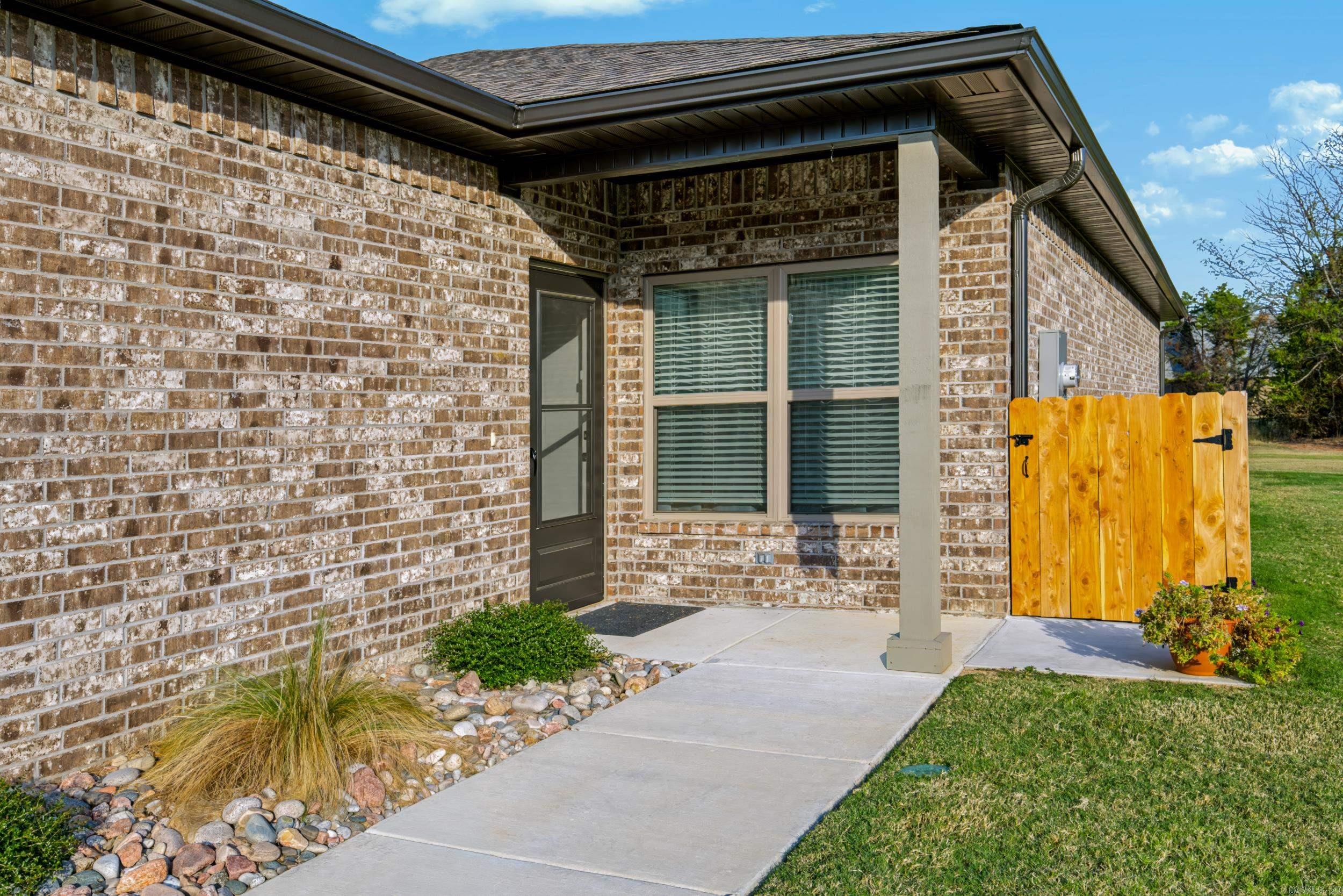 384 Turnberry Ct Property Photo 1