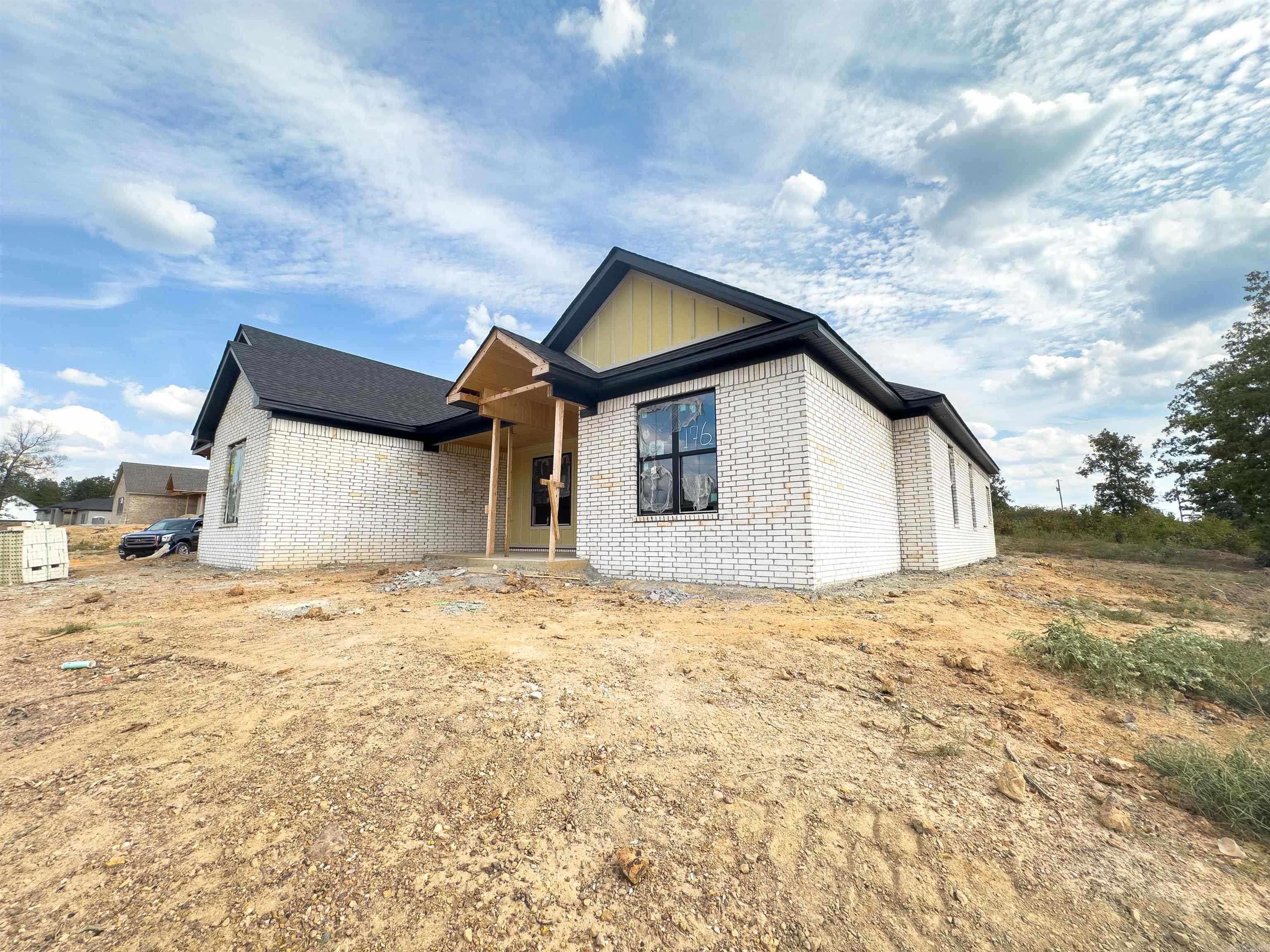 1049 Creekwood Cir Property Photo 2