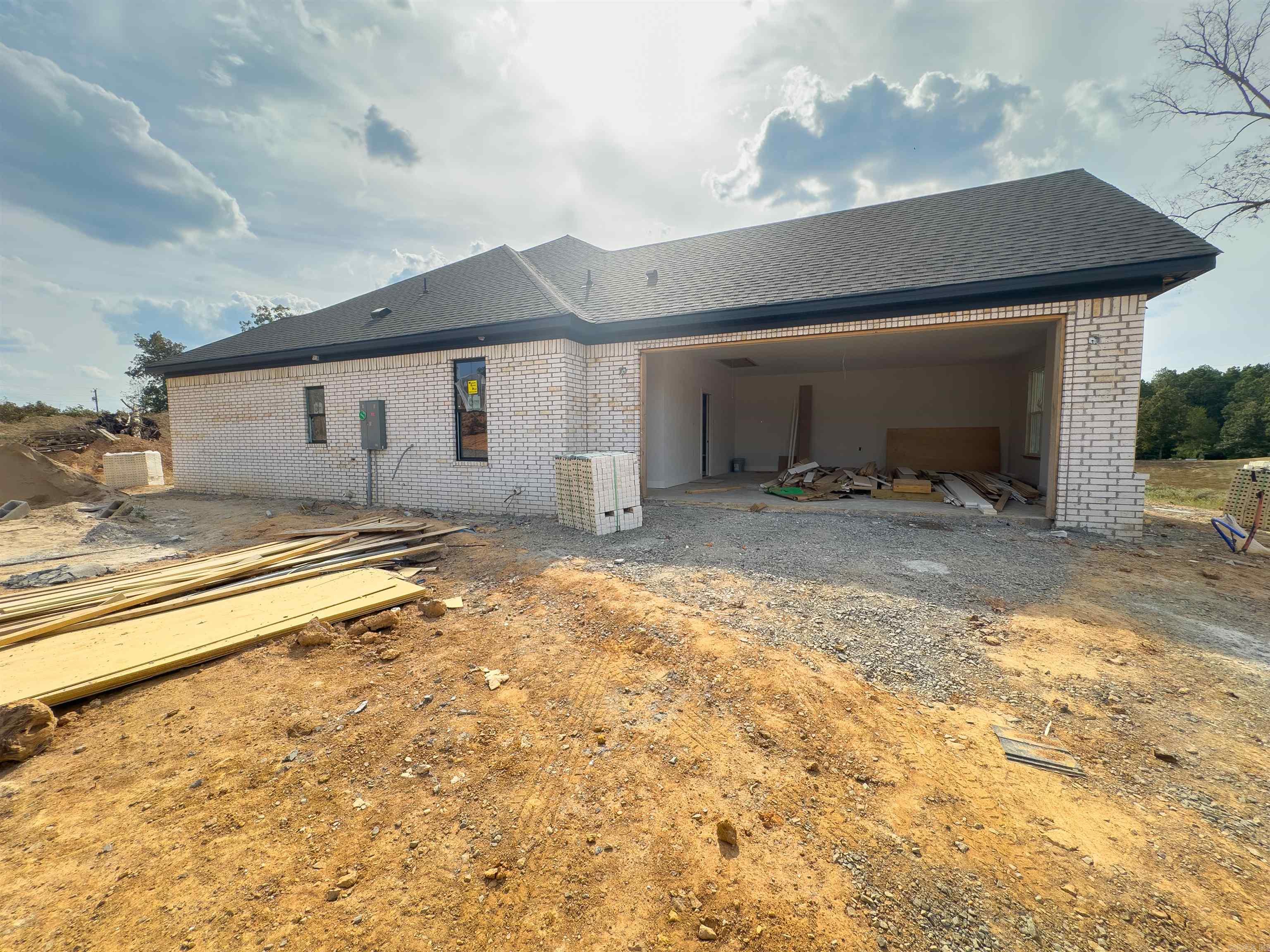 1049 Creekwood Cir Property Photo 3