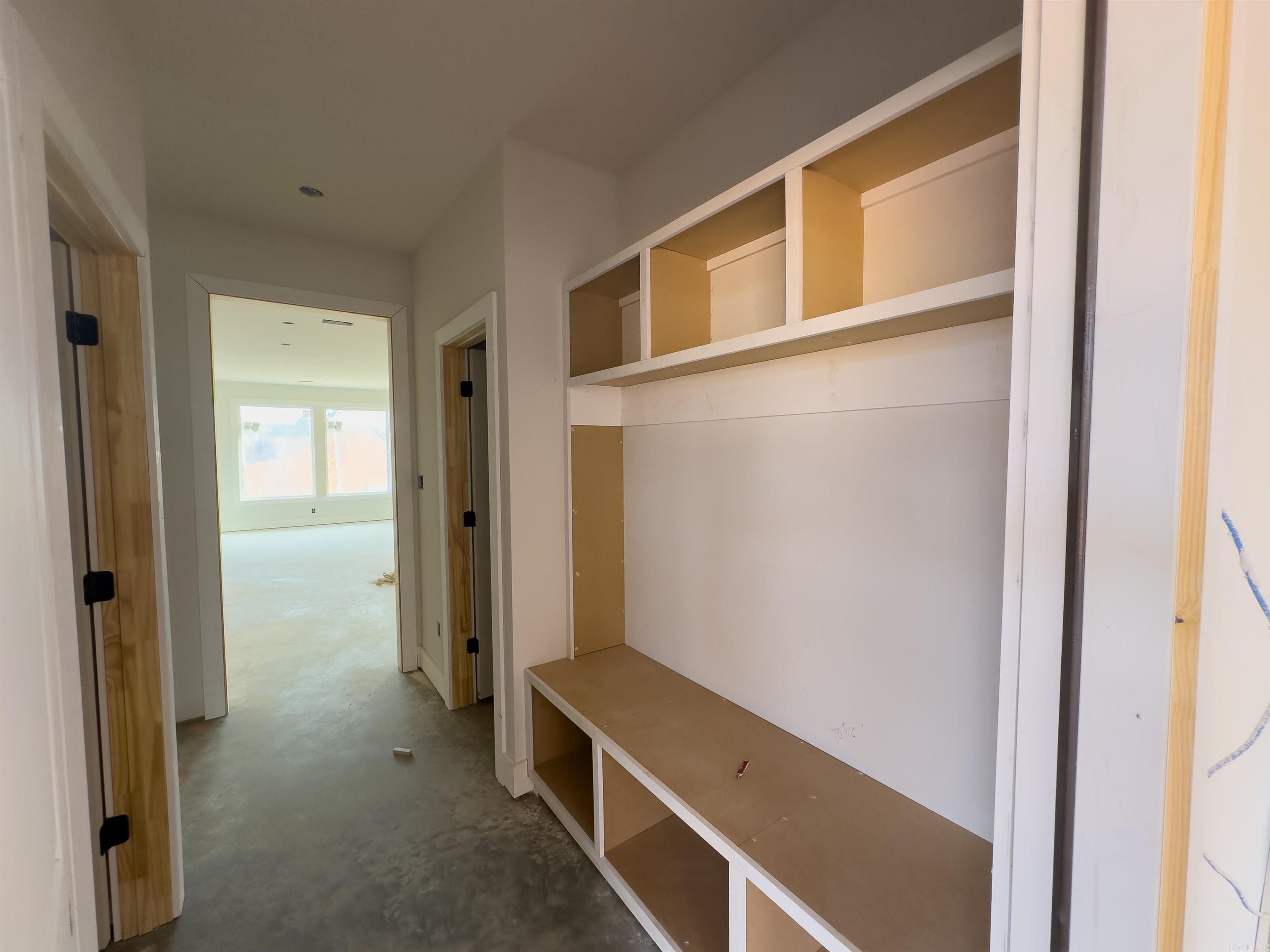 1049 Creekwood Cir Property Photo 5