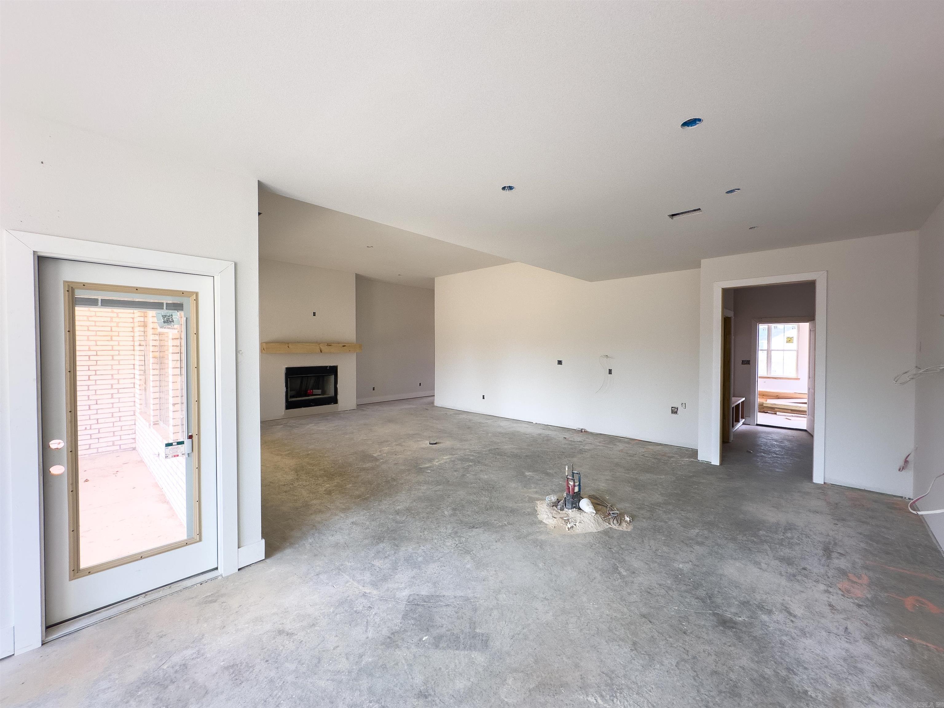 1049 Creekwood Cir Property Photo 7