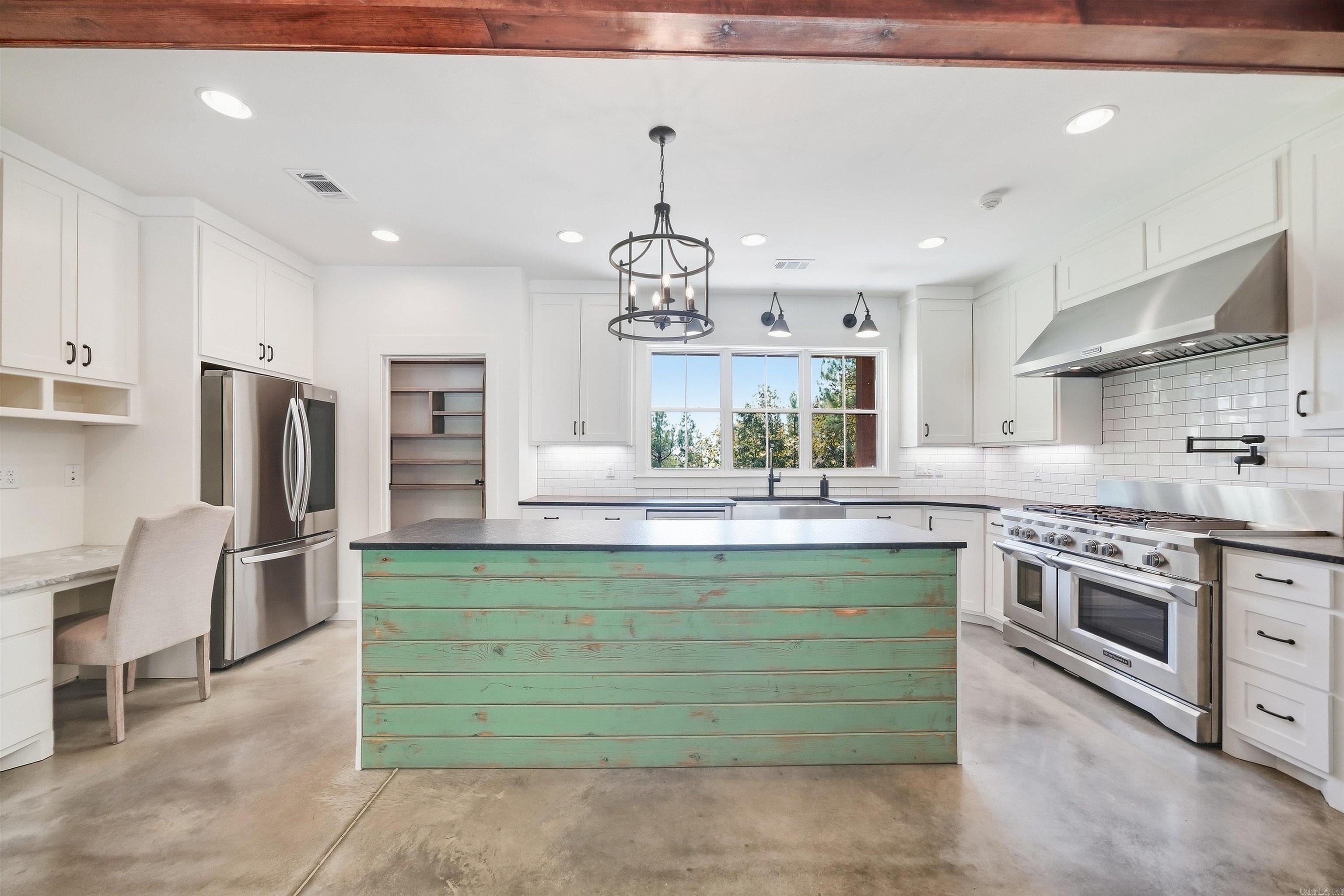 1520 Midland Road Property Photo 8
