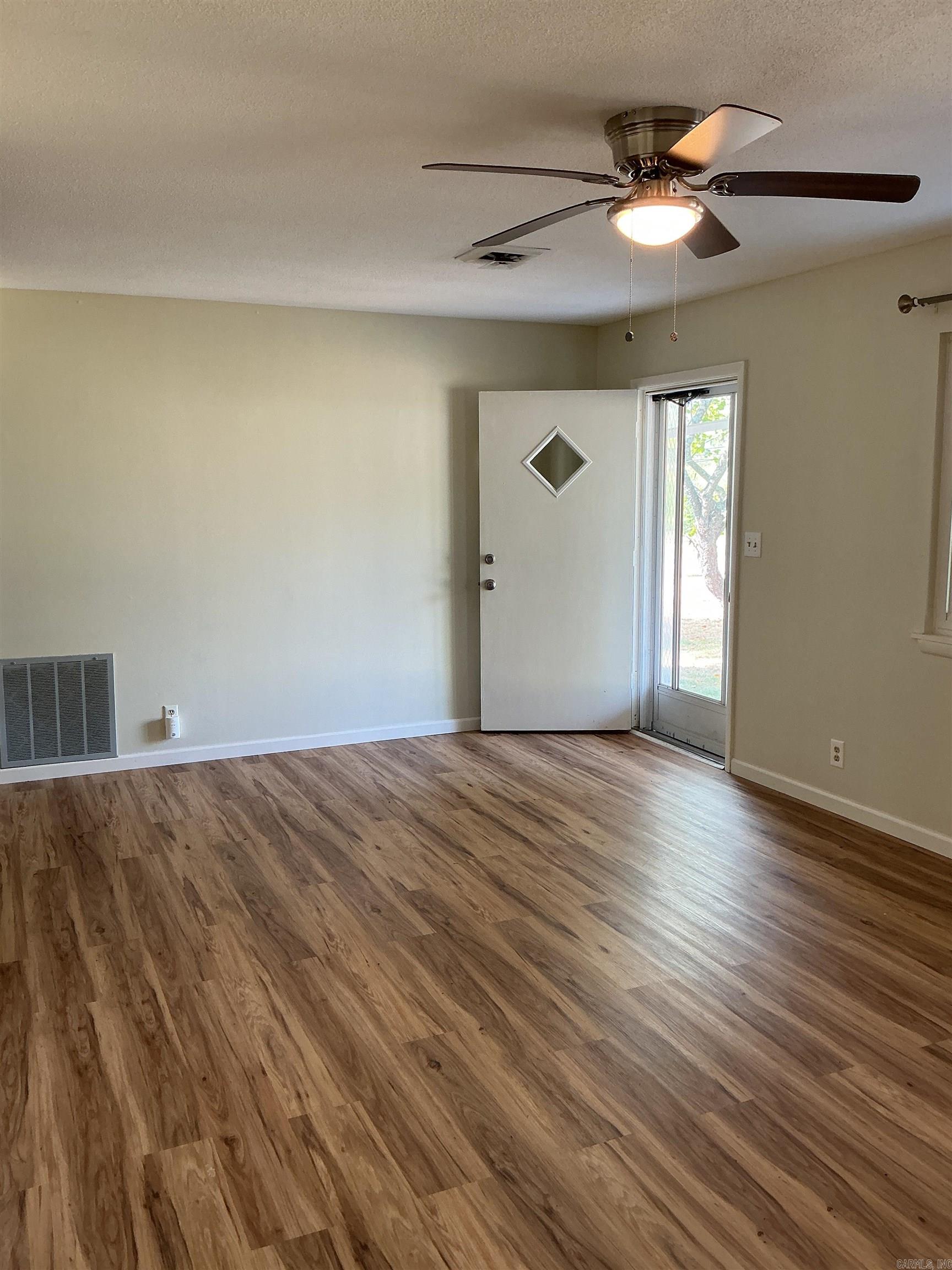 25 Su Lane Property Photo 6
