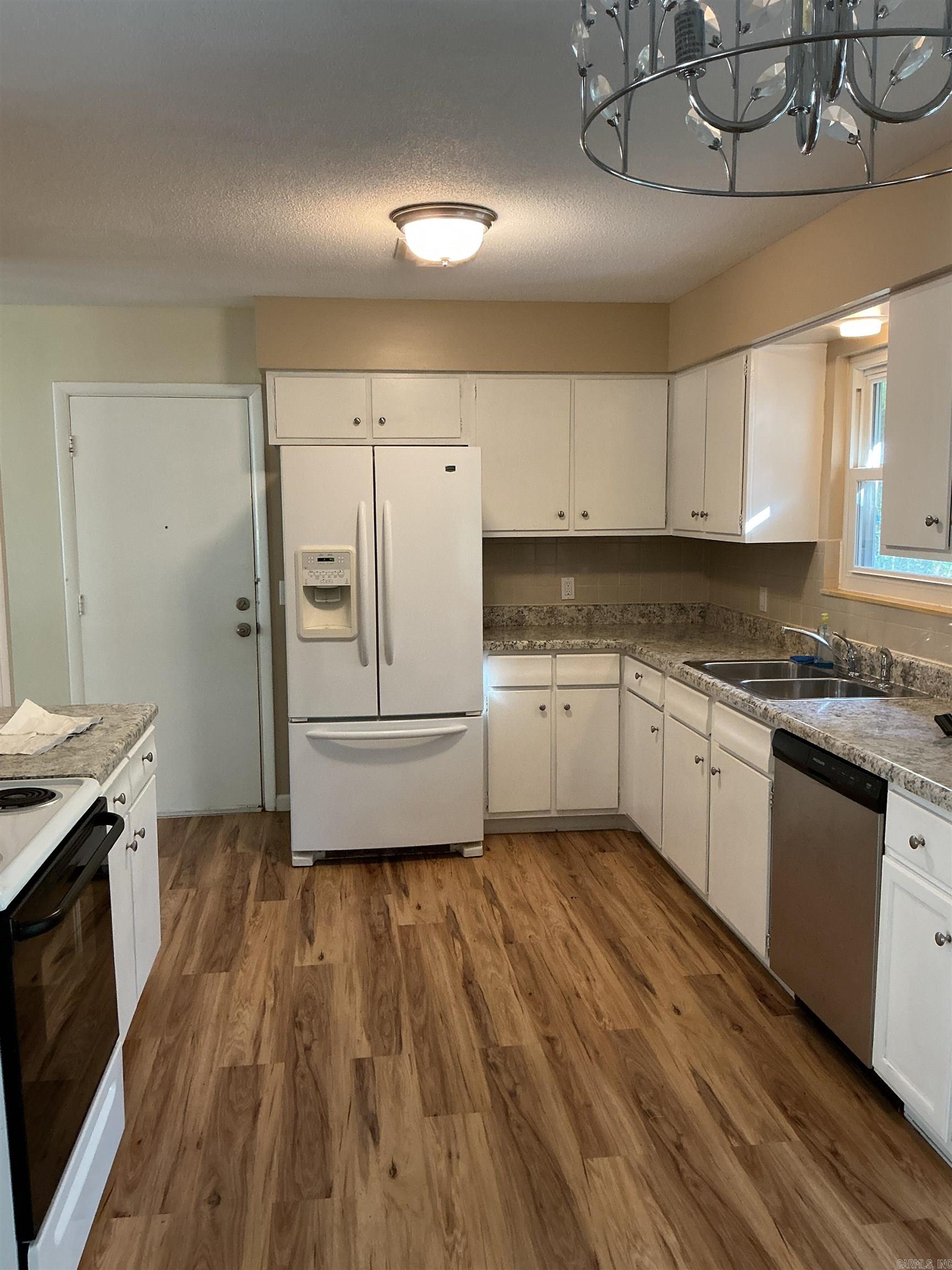 25 Su Lane Property Photo 8