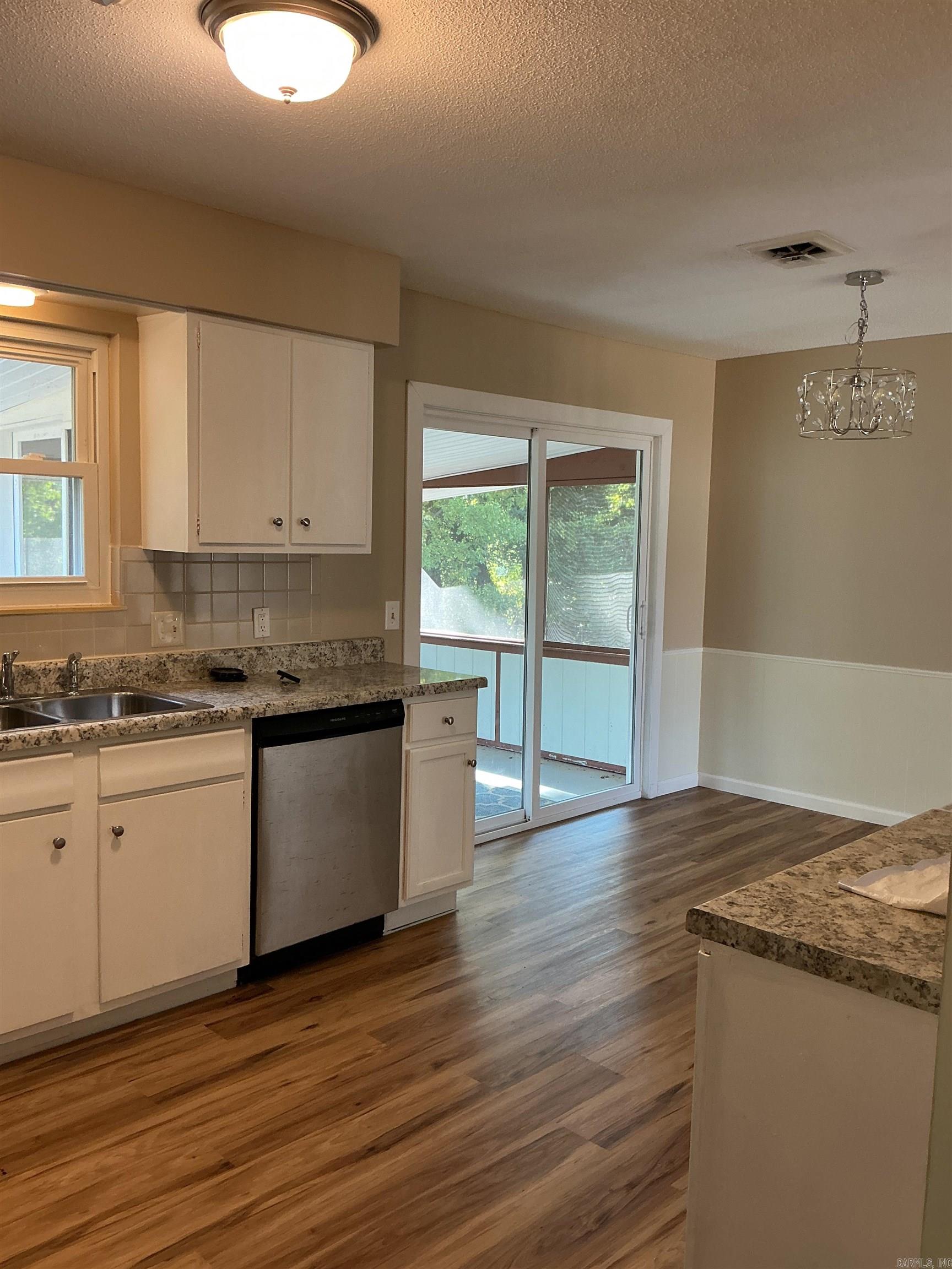 25 Su Lane Property Photo 10