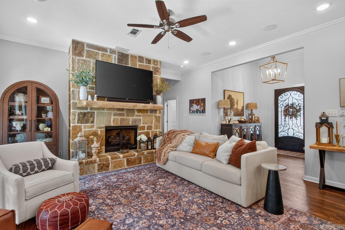 175 Oak Tree Ridge Property Photo 6