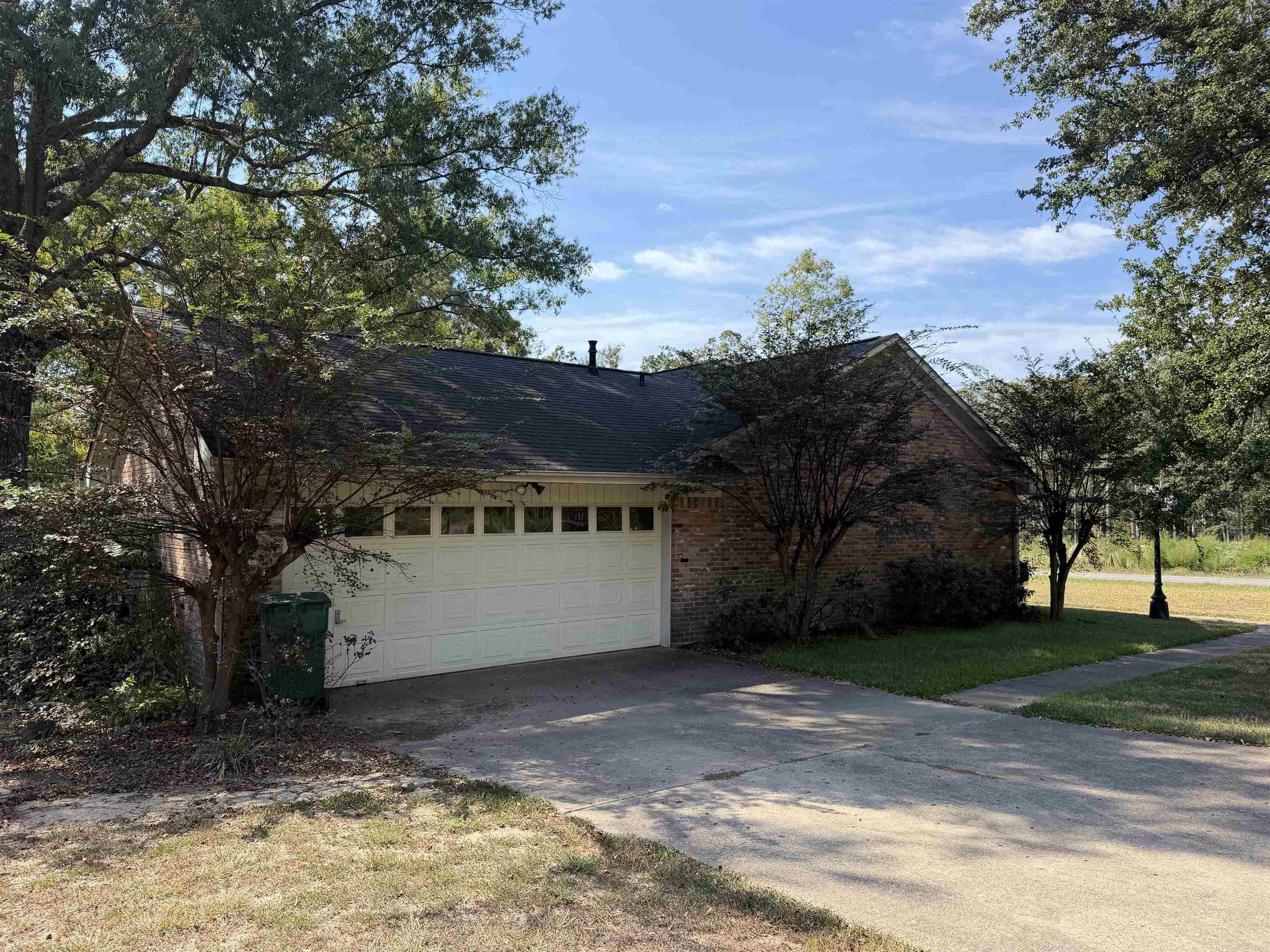 901 Robin Road Property Photo 2