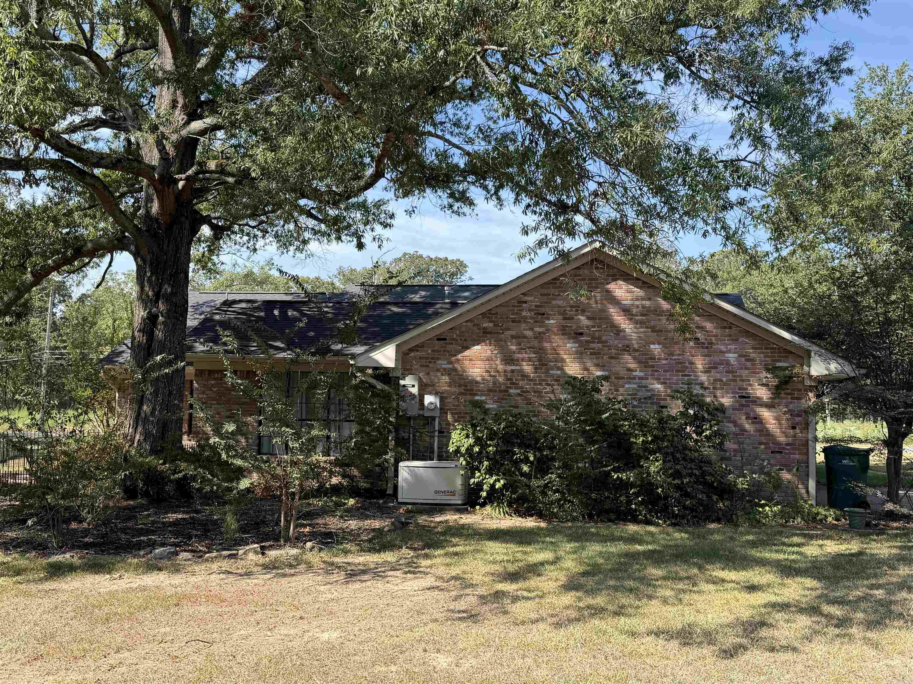 901 Robin Road Property Photo 3