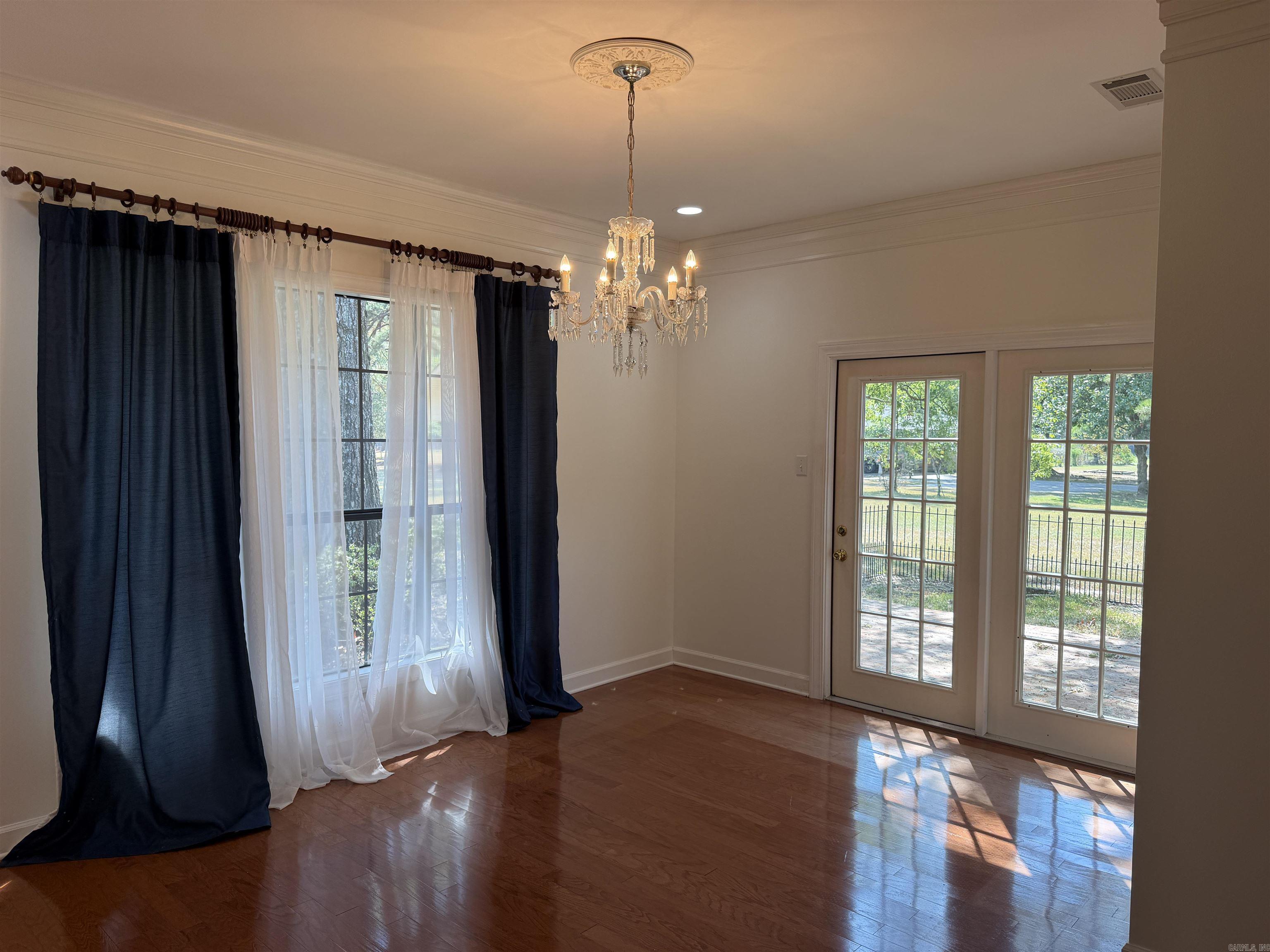 901 Robin Road Property Photo 14
