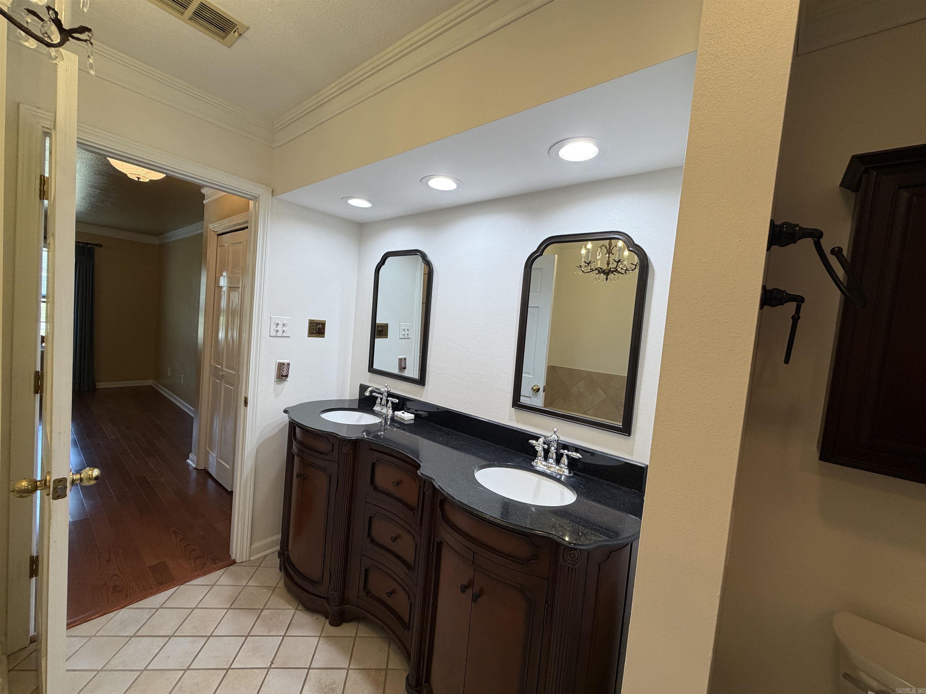 901 Robin Road Property Photo 27