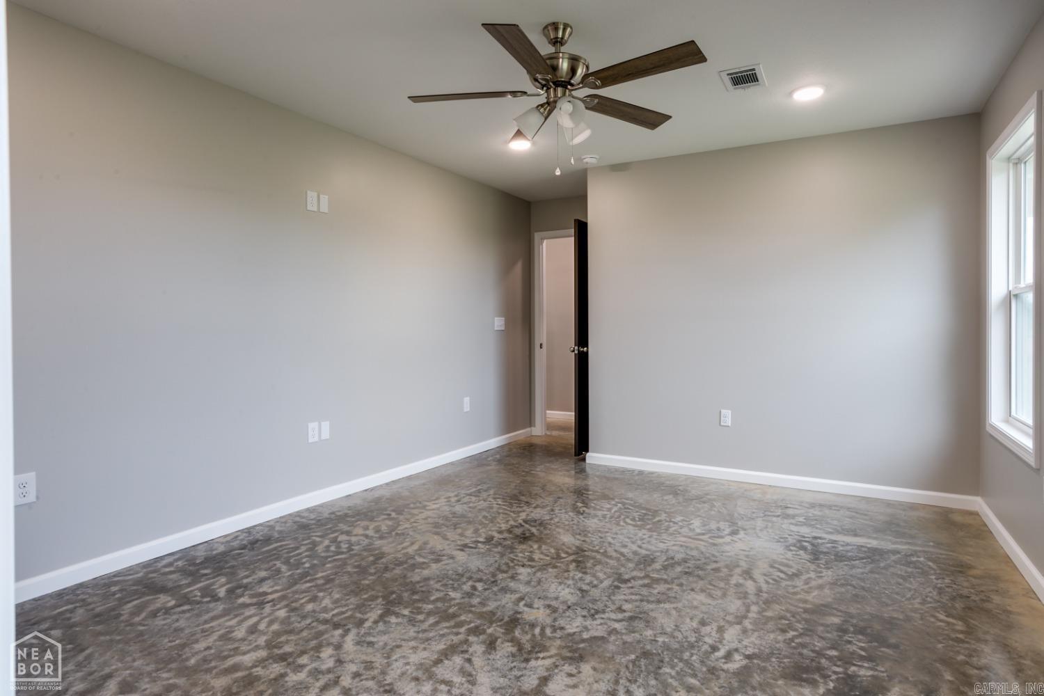 1809 Se Front Street Property Photo 4