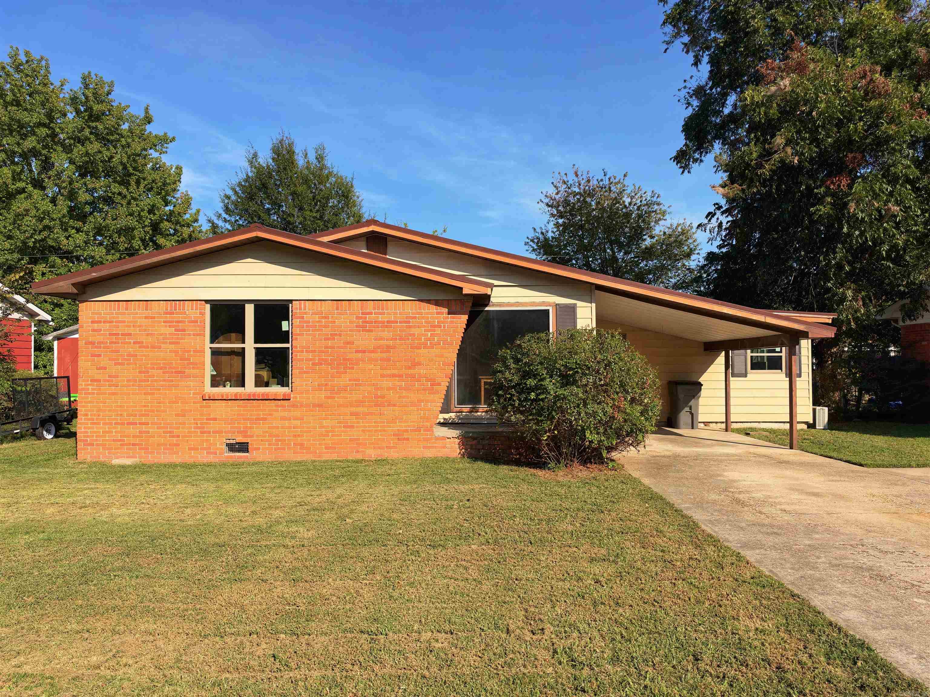 611 N 7 1/2 St Property Photo 1