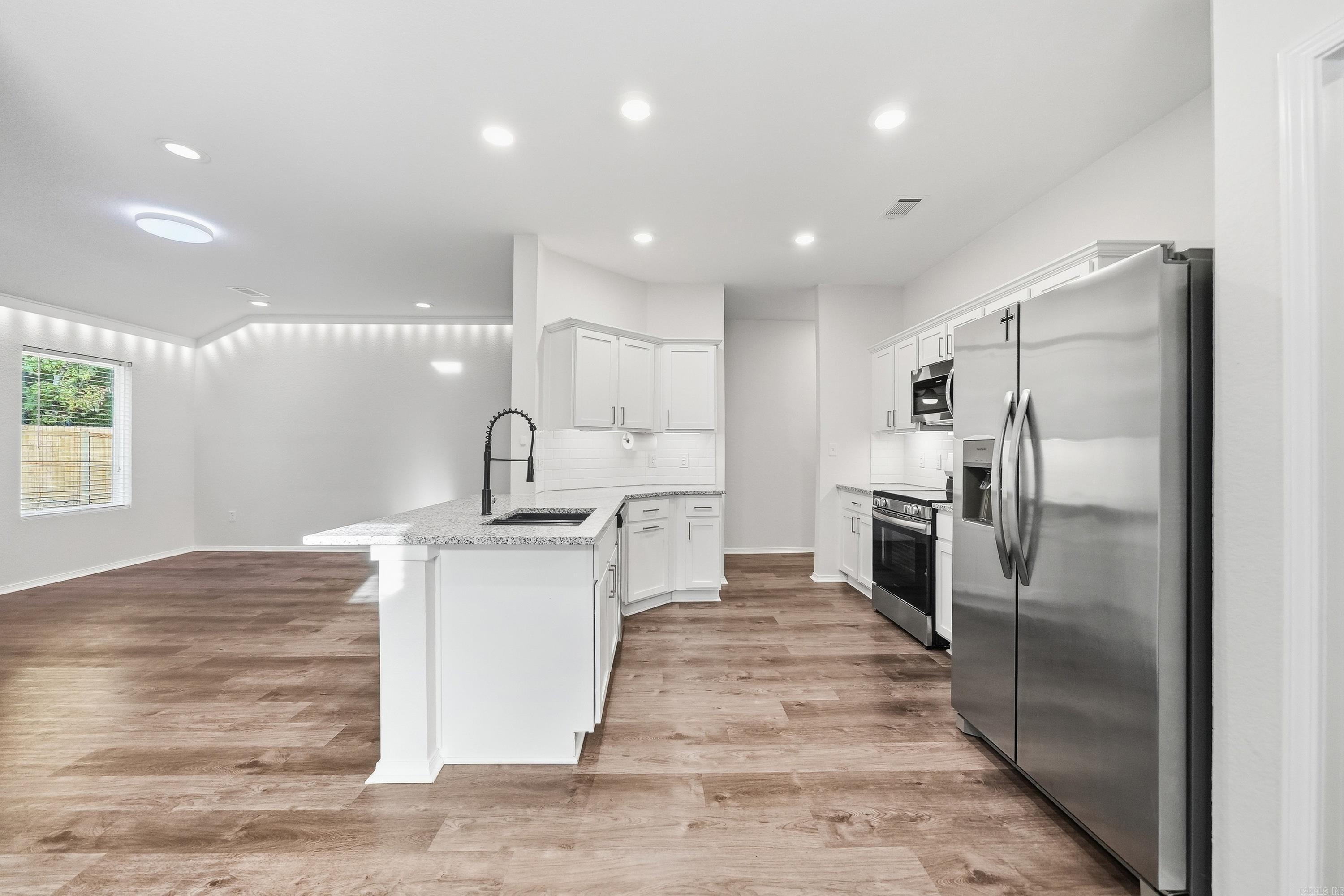 1230 Crotale Street Property Photo 6