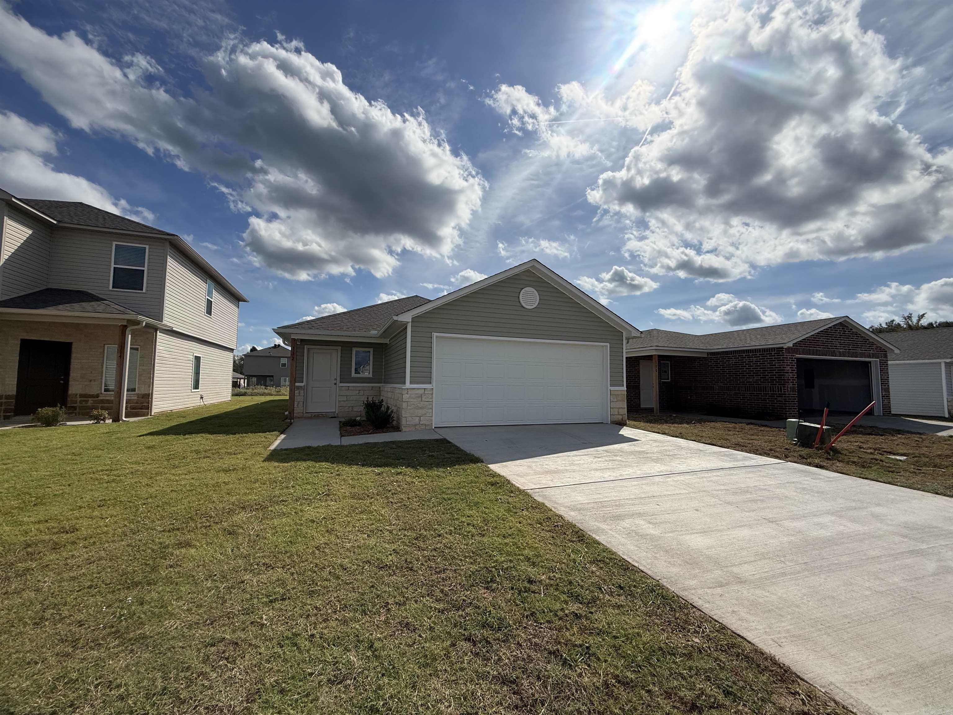 112 Lucy Lane Property Photo 1